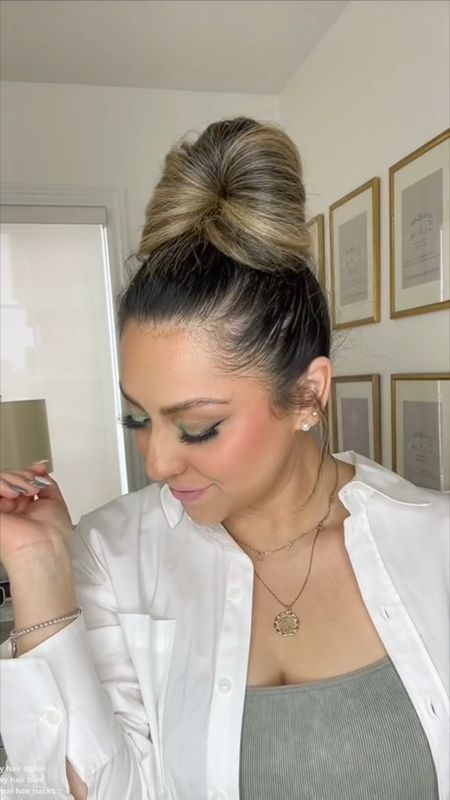 Try out this viral bum hack! So chic and takes no time at all! Perfect when you’re in a rush🫶🏼 

Everything you need is linked😘

#easyhairstyle #hairessentials #momlife

#LTKbeauty #LTKunder50 #LTKFestival