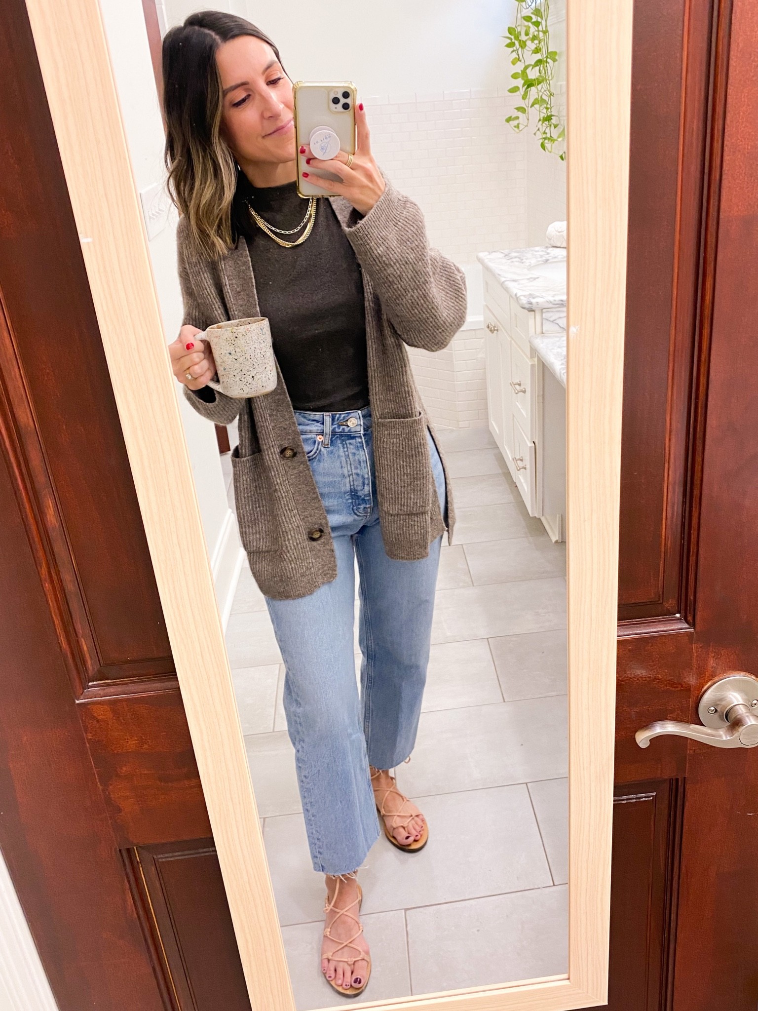 Denim runs TTS. Wearing size 4. Wearing XS in the H&M cardigan. 
Jeans are perfection! And cardigan is super soft and cozy. 🍂

#LTKunder100