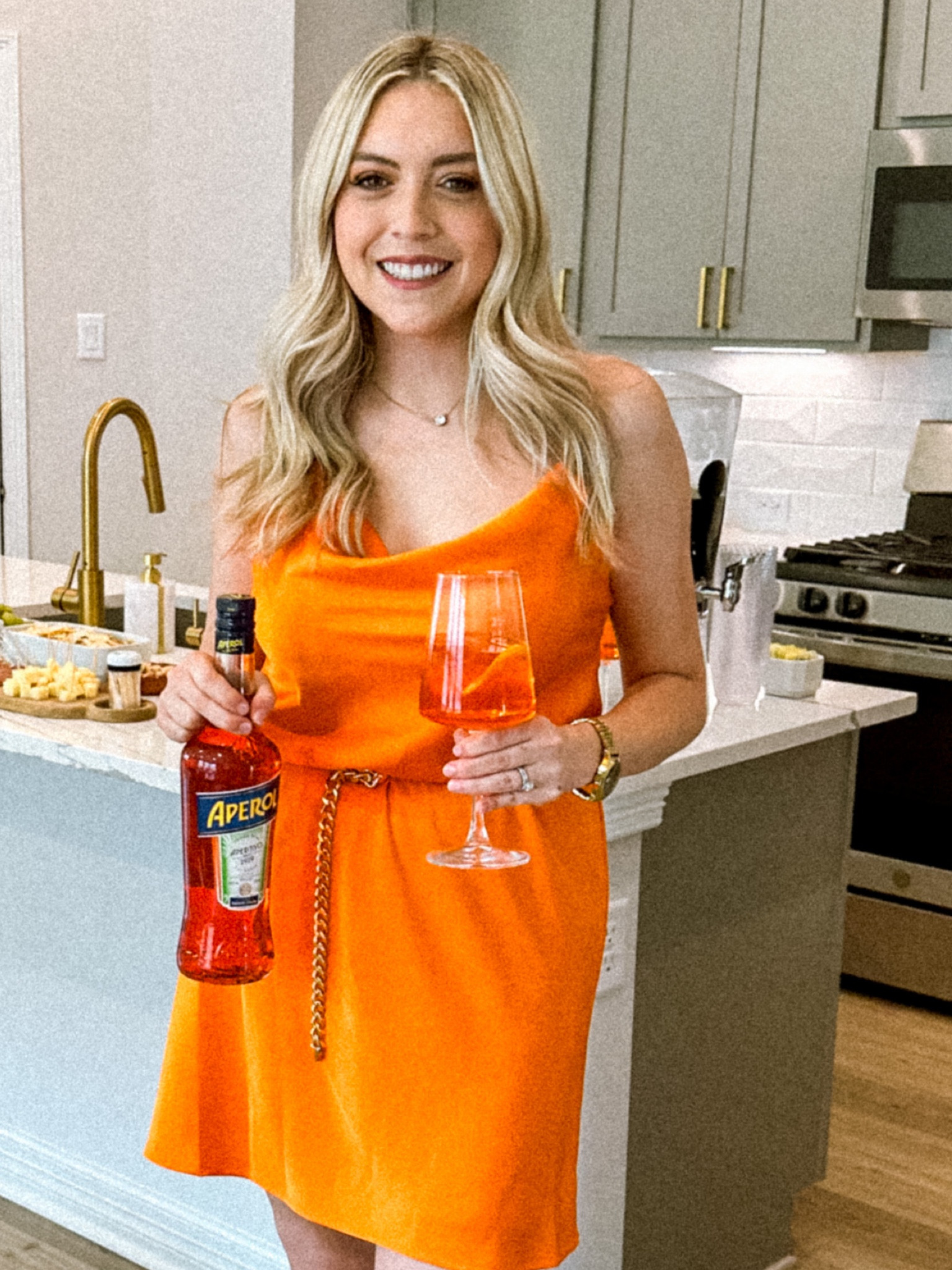 If you are like me, and shift dresses don’t do you any favors, add this super cute chain belt to accentuate your waist ! 

#LTKshoecrush #LTKFind #LTKstyletip