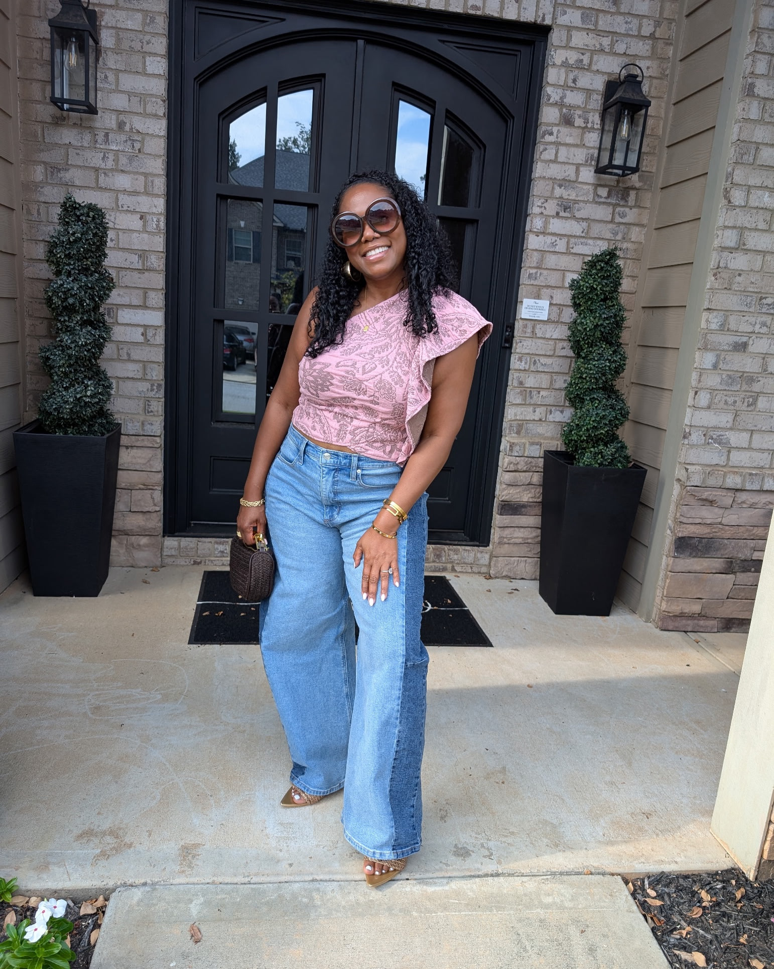 Zara asymmetrical one-shoulder up top with Scoop two-tone denim on the bottom. Doing the most in the best way! Added some sparkly sandals, a mini bag, and brown sunnies to keep it easy and elevated.

Zara Top L | Scoop Jeans 8 | Gold sandals | Chocolate mini bag | Gold accessories 

Soft life, styled right. ✨

#fashioninfluencer #atlfashioninfluencer #fashioninspo #luxelife #imtashamack #ZaraFinds #WalmartFashion #TwoToneDenim

#LTKMidsize #LTKFindsUnder50 #LTKOver40