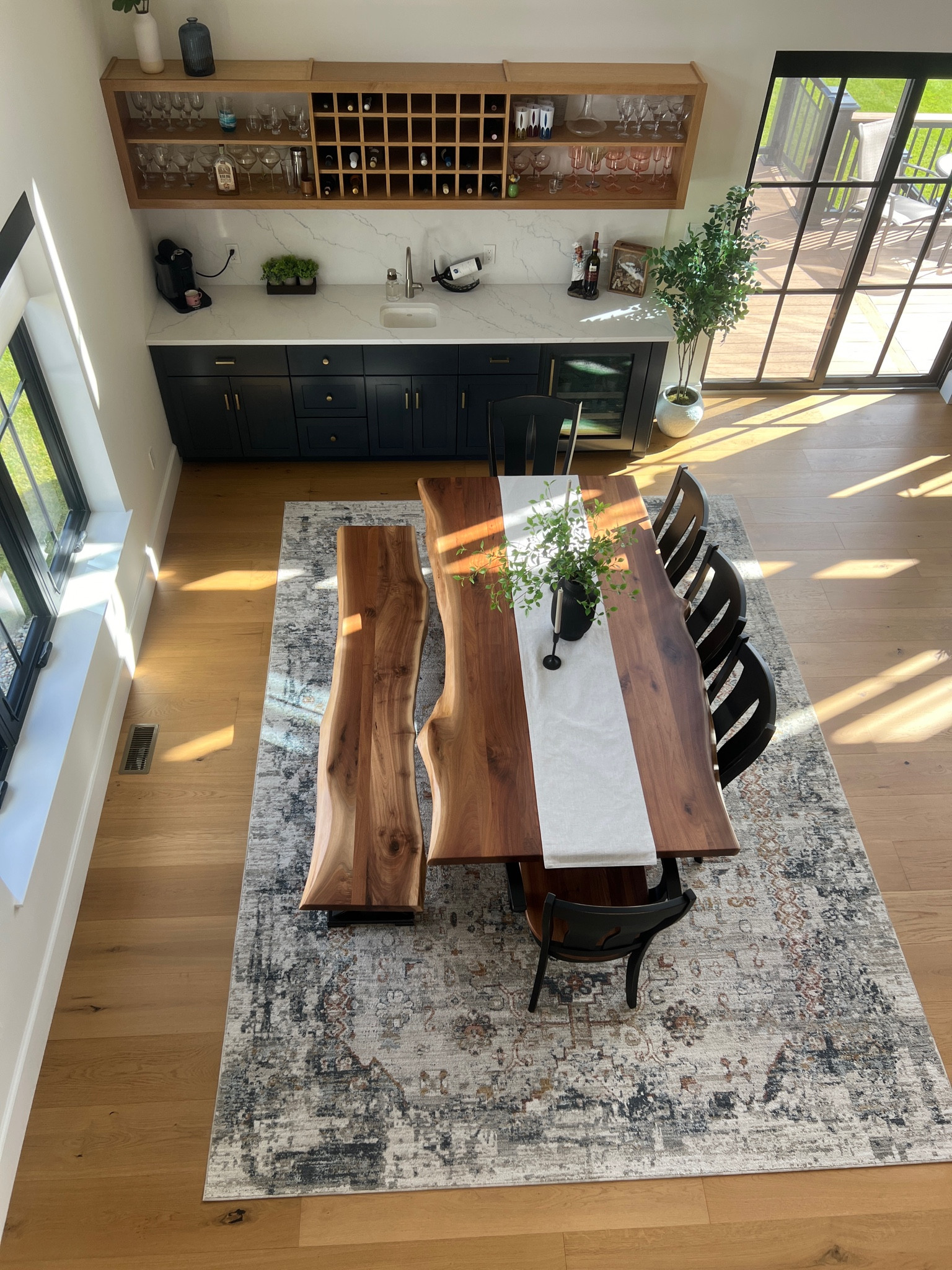 Modern Farmhouse Dining Room

Table and bench/chairs from @greenmountainfurniture NH
#diningroom #liveedgetable #diningroomtable

#LTKFamily #LTKBeauty #LTKHome