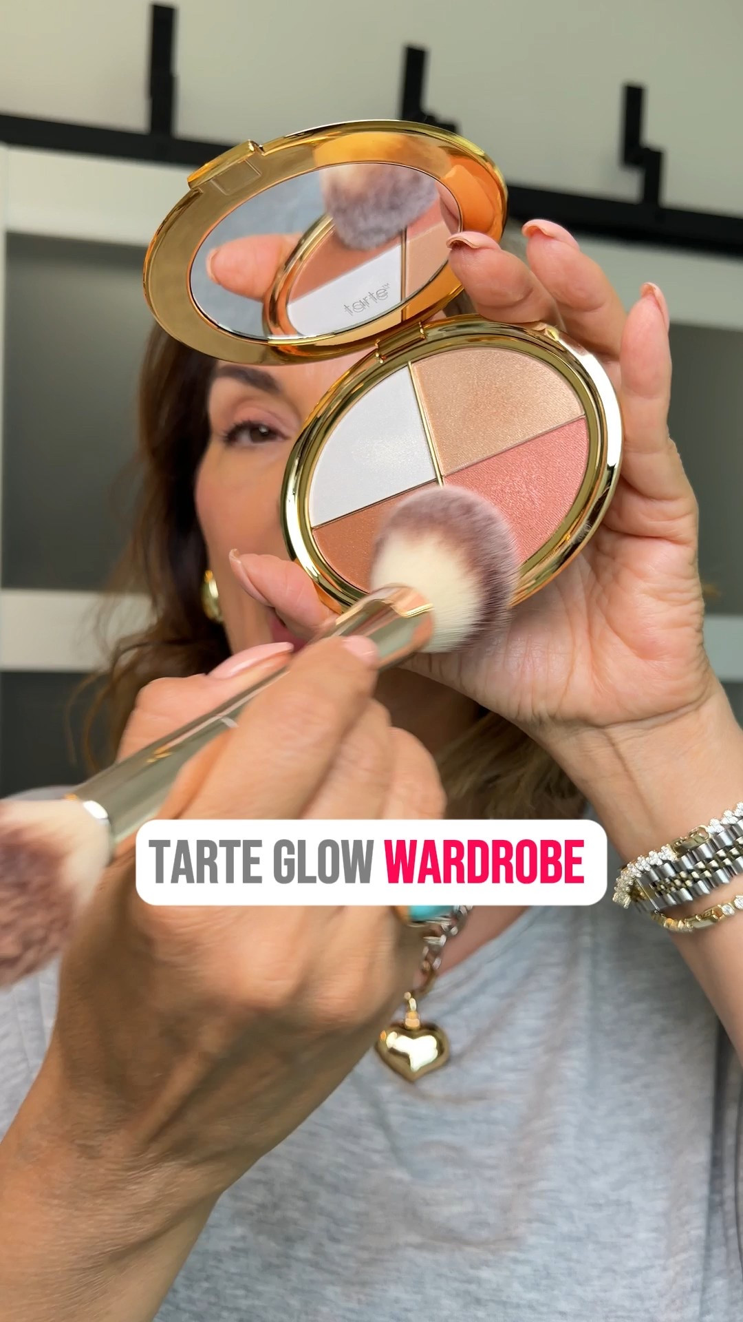 Contouring, blush y highlighter en una sola paleta 🤩

#LTKOver40 #LTKBeauty