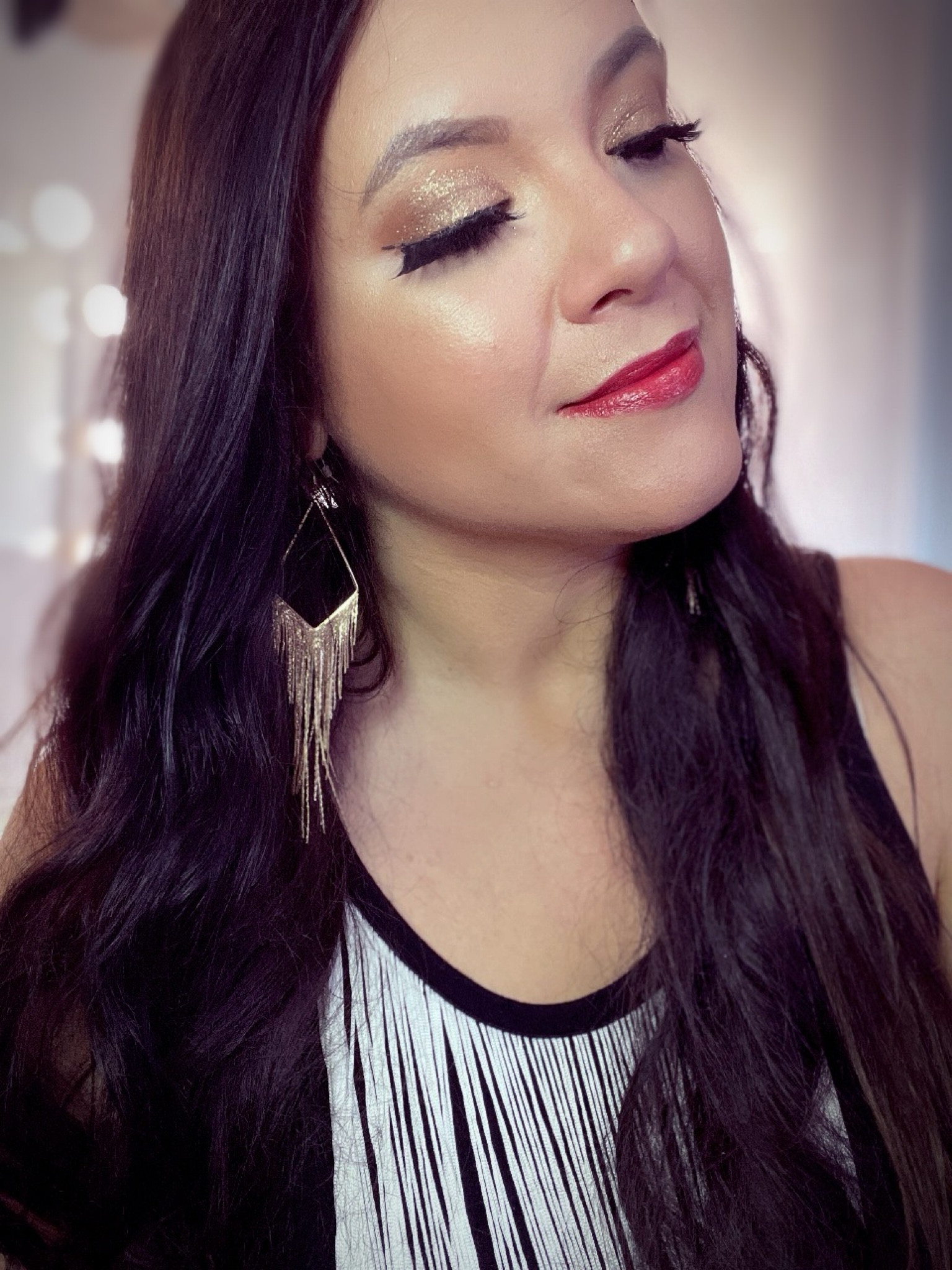 My New Years Eve GRWM Gold Glitter Eyeshadow Look

#LTKparties #LTKHoliday #LTKbeauty