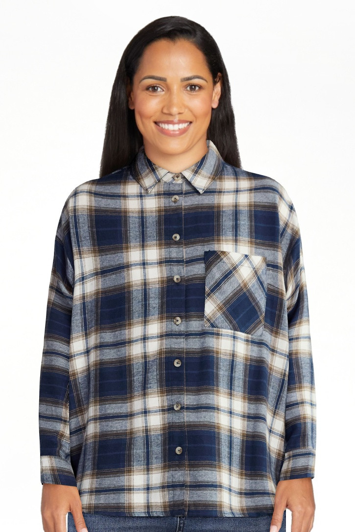 No Boundaries Slouchy Flannel Shirt with Side Pockets, Women's | Walmart (US)