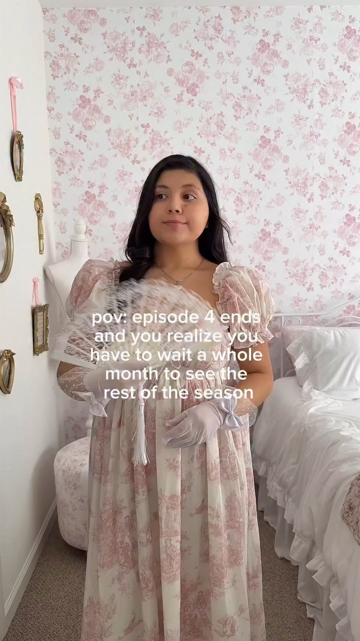 We need to stop with splitting up seasons 😩 MAKE HASTE @bridgertonnetflix @netflix 

#bridgerton #bridgertonnetflix #netflix #victorian #whimsical