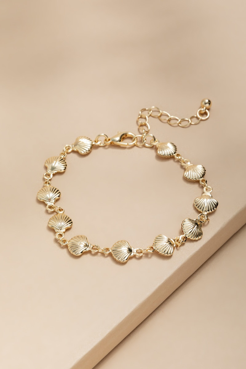 Lindsay Shell Charm Bracelet | Francesca's