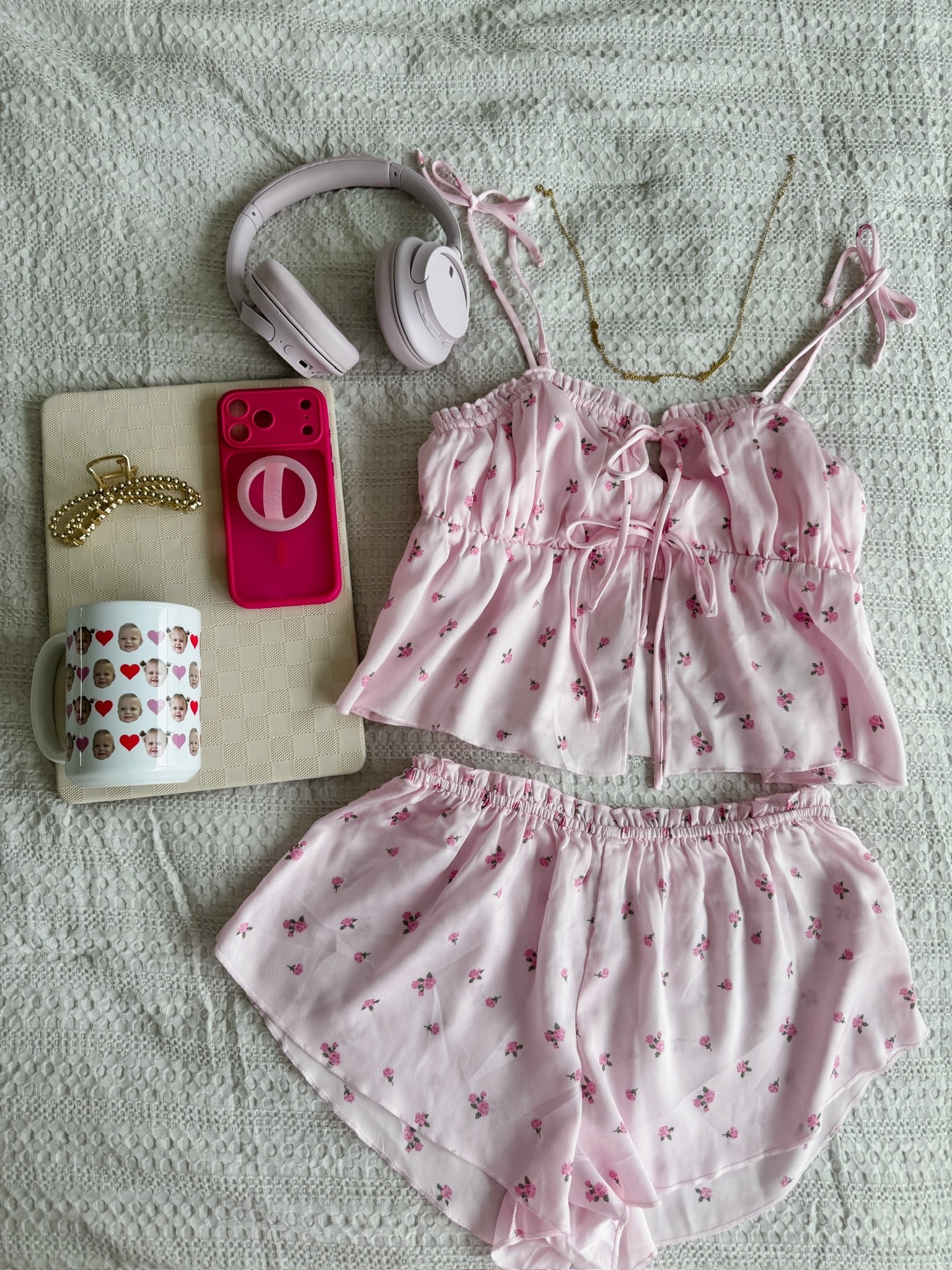 Cozy valentines favorites!

#LTKmomlife #LTKValentine #LTKootd