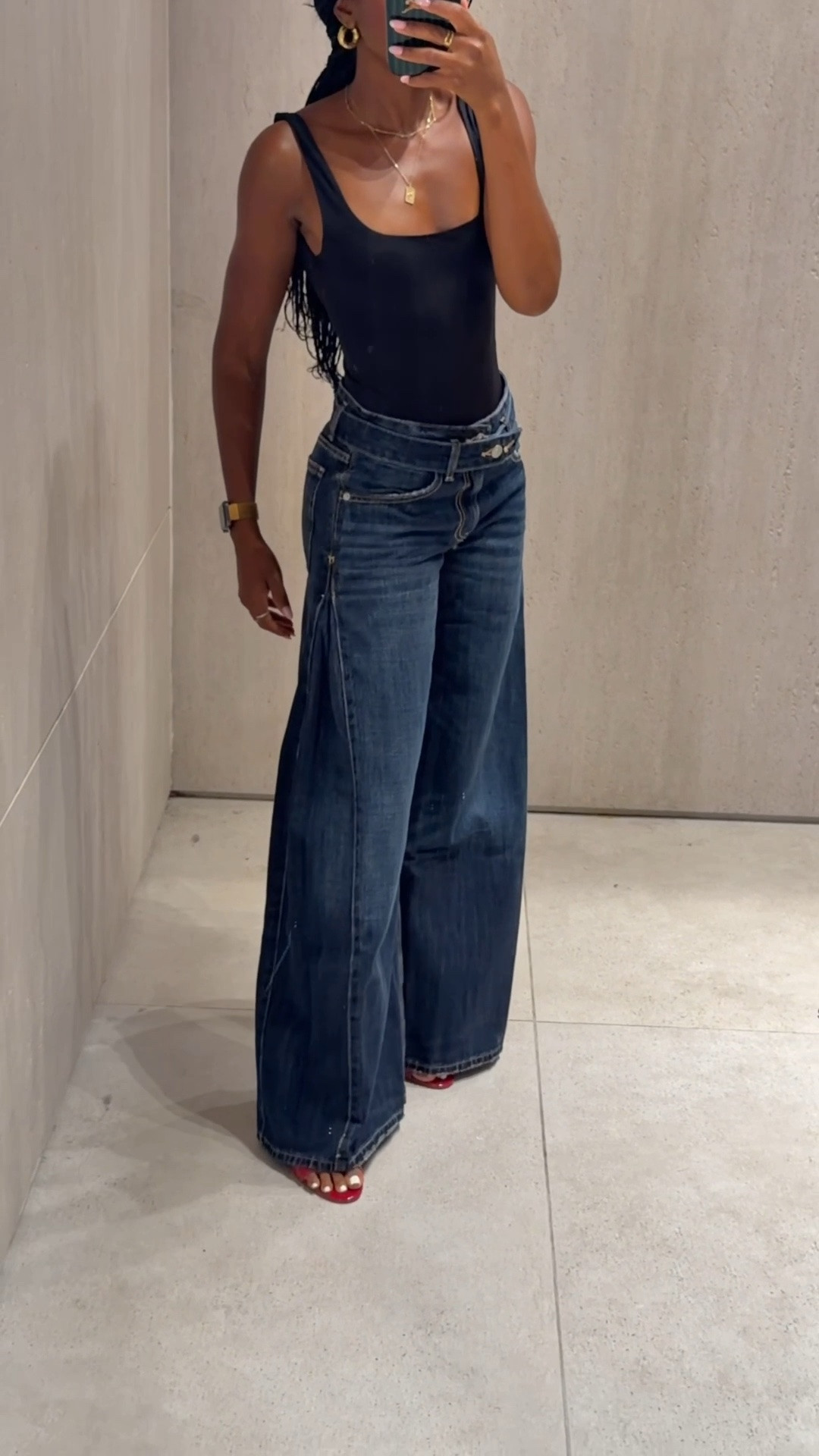 THE VIRAL ZARA JEANS ARE BACK 👖🤎    They run quite big, so I’d recommend going one size down! 👖wearing size EUR 32 (my usual size 34)

 #zara

#LTKeurope #LTKjeans #LTKstyletip