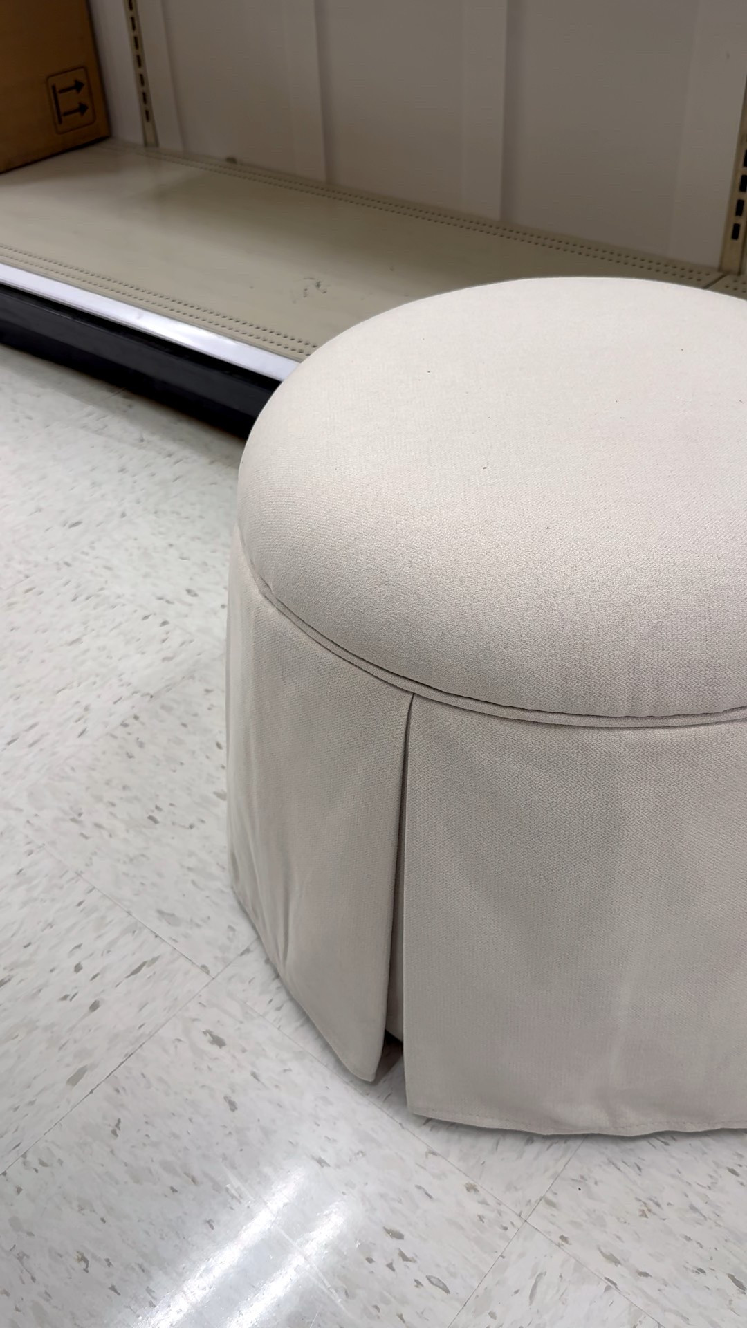 Okay but THIS ottoman 🤍
Luxe look, budget-friendly, and all over my feed lately.
So many are buying two for end-of-bed styling — obsessed ✨

See it plus more ottomans! 🤍