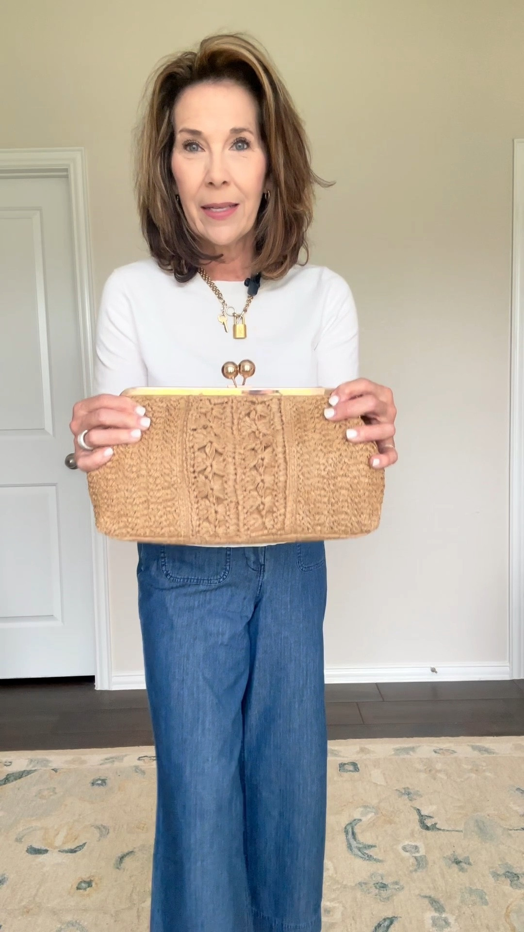 I found the cutest straw clutch handbag.

The perfect size and it also has a strap so you can carry as a shoulder bag or crossbody bag. 

So great for summer and the price is great! 

Target finds • summer fashion •
Handbag • vacation bag

#LTKootd #LTKSeasonal #LTKOver40