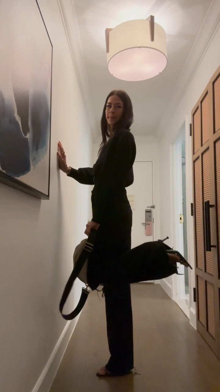 OOTD🖤My exact bag is the RM Darren sling! 

#LTKItBag #LTKVideo #LTKStyleTip