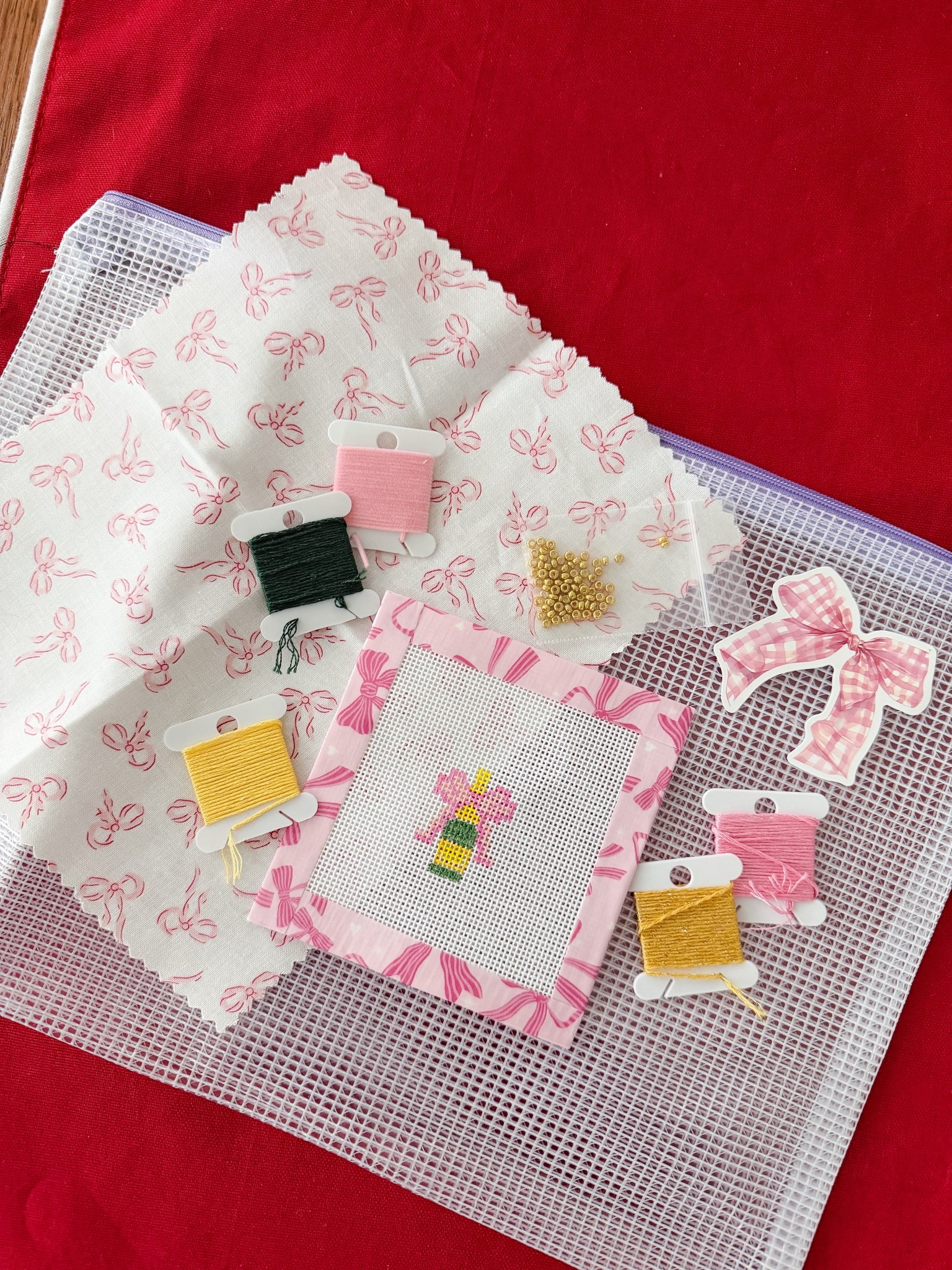 Love this cutie starter needlepoint kit! 🤭🪡🎀 Great for any beginner or a favorite things party! 