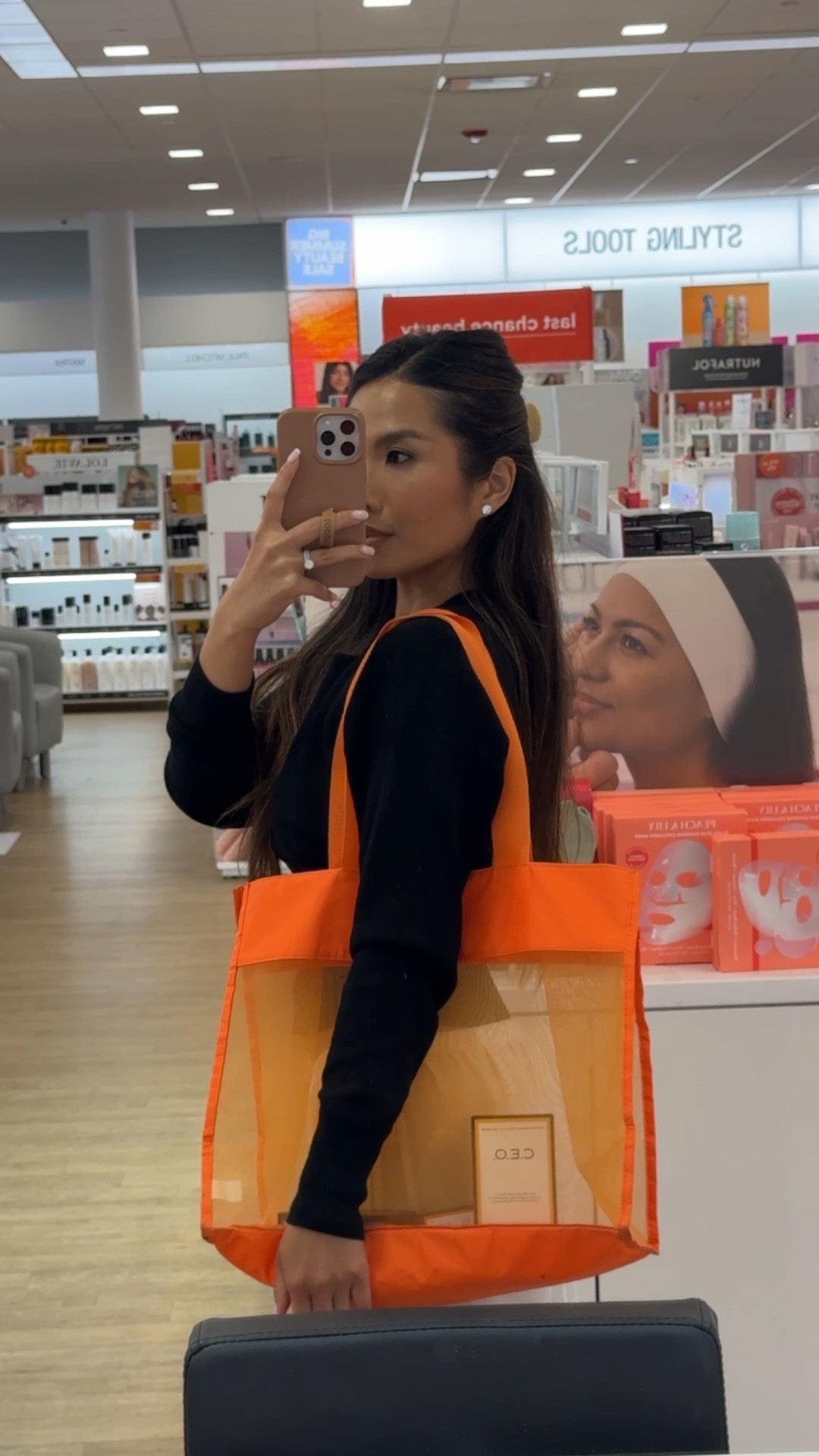 #ad the @sundayriley vitamin c serum that can do it all - brightening, firming, moisturizing and it lays nicely under makeup - available at @ultabeauty online and in stores! 

Linking this daily vitamin c brightening serum and my other Sunday Riley favs on my LTK

#LTKBeauty