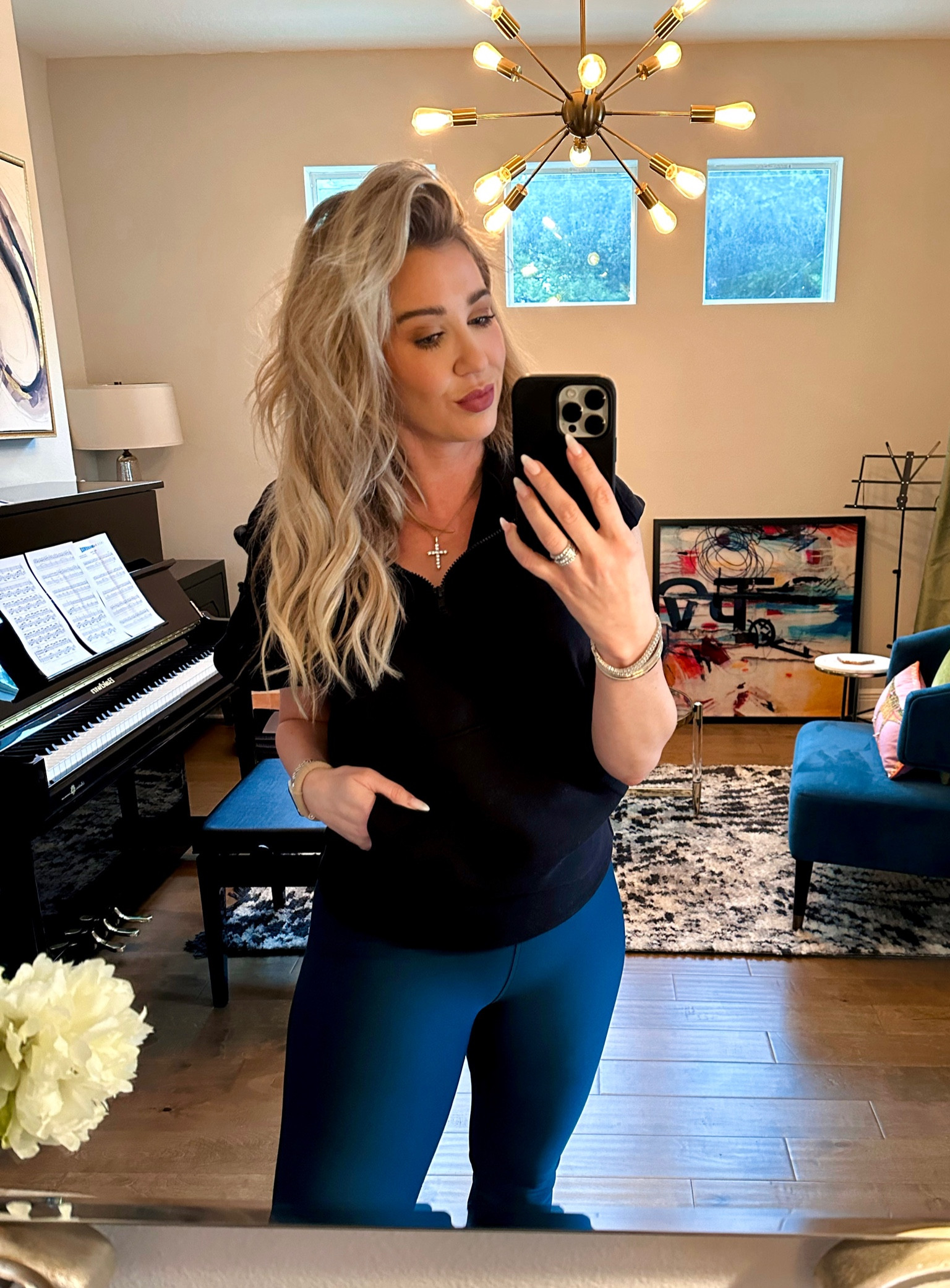 Wearing mediums 

💋 lipstick shade is Mauve Matte