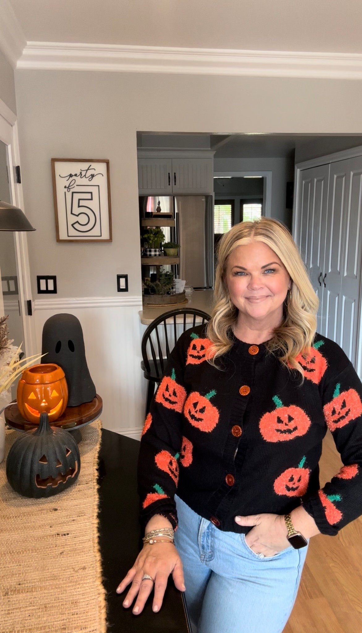 This pumpkin sweater is so cute! Wear it open or closed. Perfect for your Halloween festivities 🖤🎃

#LTKOver40 #LTKHalloween #LTKMidsize