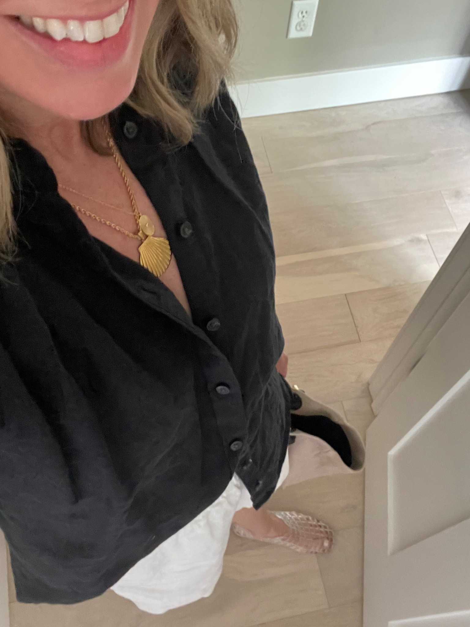 Shell pendant necklace 🐚 + linen
#LTKOver50 


#LTKOver40 #LTKFindsUnder100 #LTKSeasonal