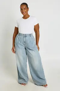 Bleach Wash Plus Pleated Back Pocket Detail Wide Leg Jean | Boohoo USA | boohoo (US & Canada)