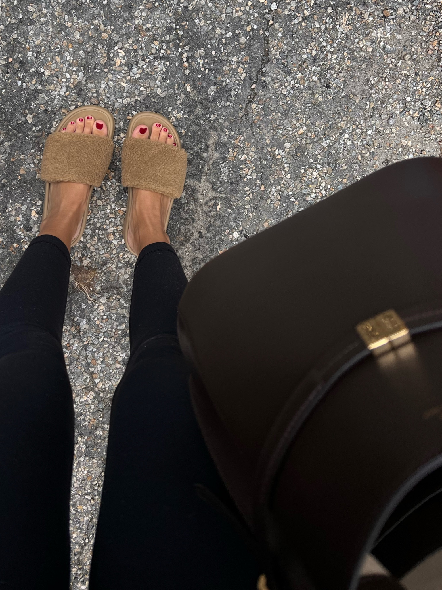 comfiest fuzzy sandals to wear to and from my workouts! They fit true to size 

#LTKFindsUnder100 #LTKFitness