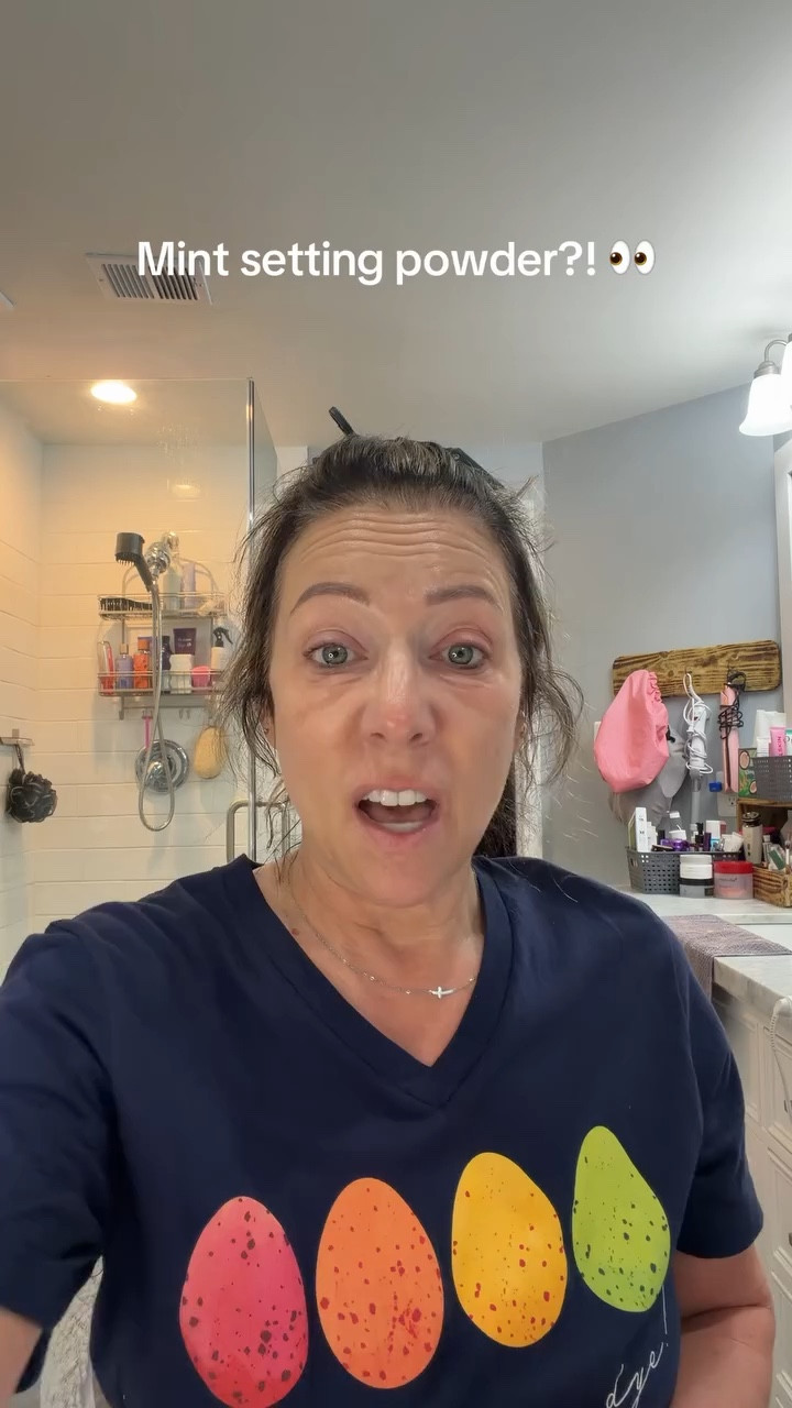 Laura Mercier translucent loose setting powder in mint tone is designed to help brighten the complexion, reduce redness, and create a smooth, soft-focus finish.@Laura Mercier Silom #LauraMercier #SettingPowder #MakeupRoutine #BeautyFinds #MakeupTips