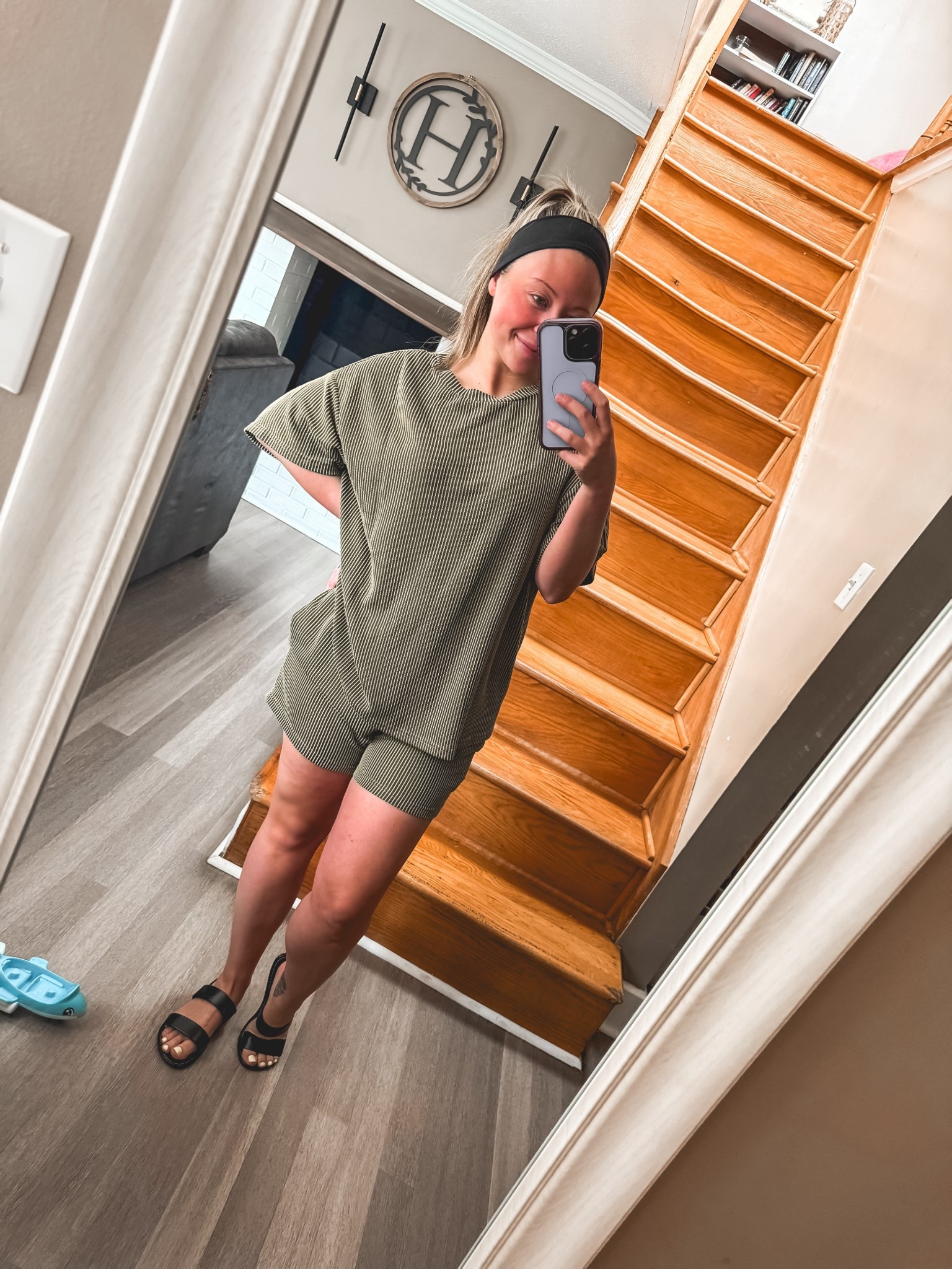 Another perfect spring/summer on the go outfit! It makes you look 100% put together!  

#LTKdayinmylife #LTKootd #LTKgrwm