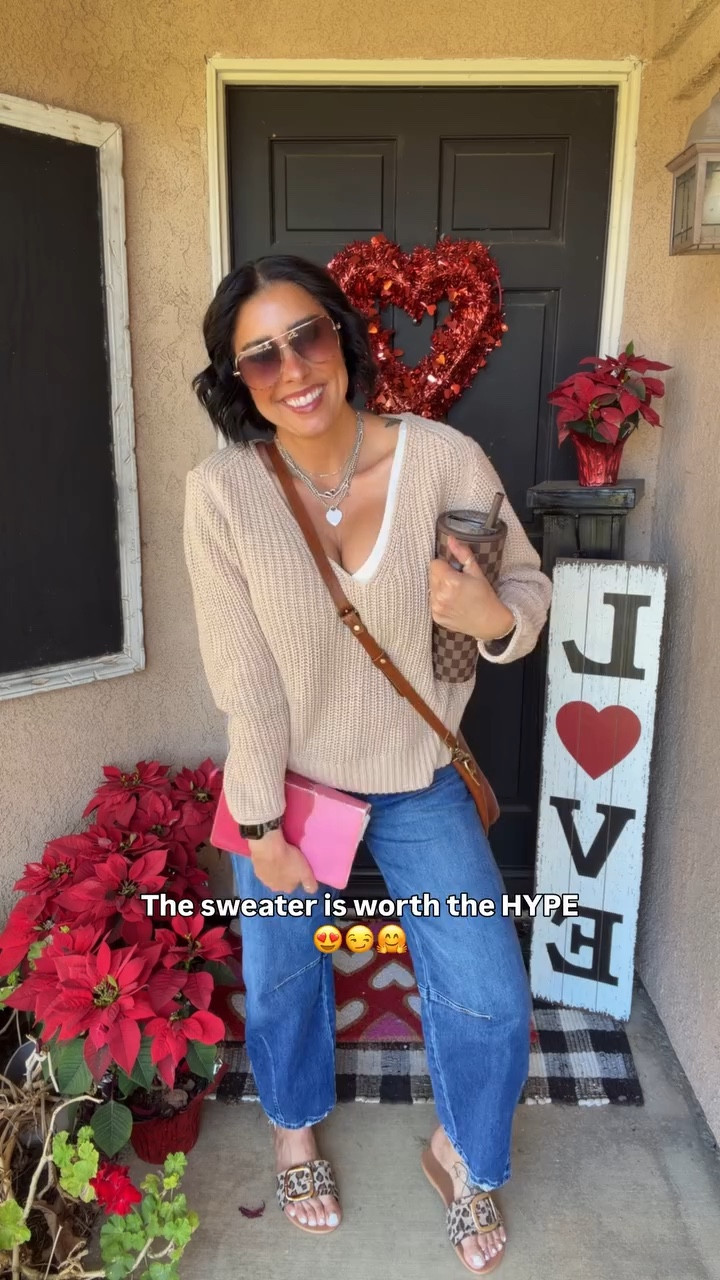 This sweater is very Abercrombie-coded, but it’s from @target. Easy fit, elevated feel, and it makes a simple outfit look intentional without trying too hard. Definitely worth the hype.

Comment SHOP for the 🔗 before it’s gone🖤