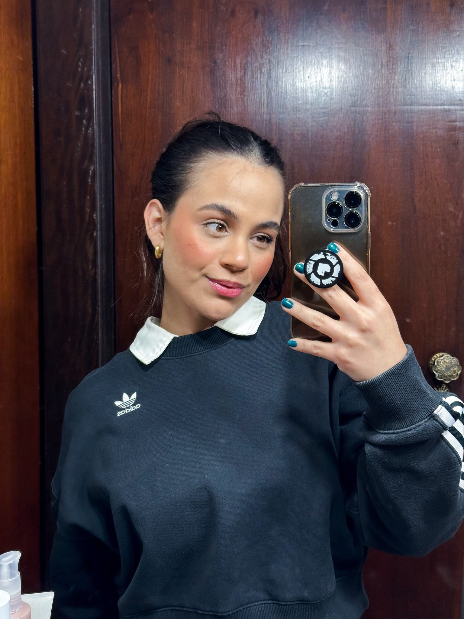 Dando um charme para o moletom, com uma camisa branca por baixo 🤏🏼

#LTKbrasil #LTKstyletip #LTKbeauty