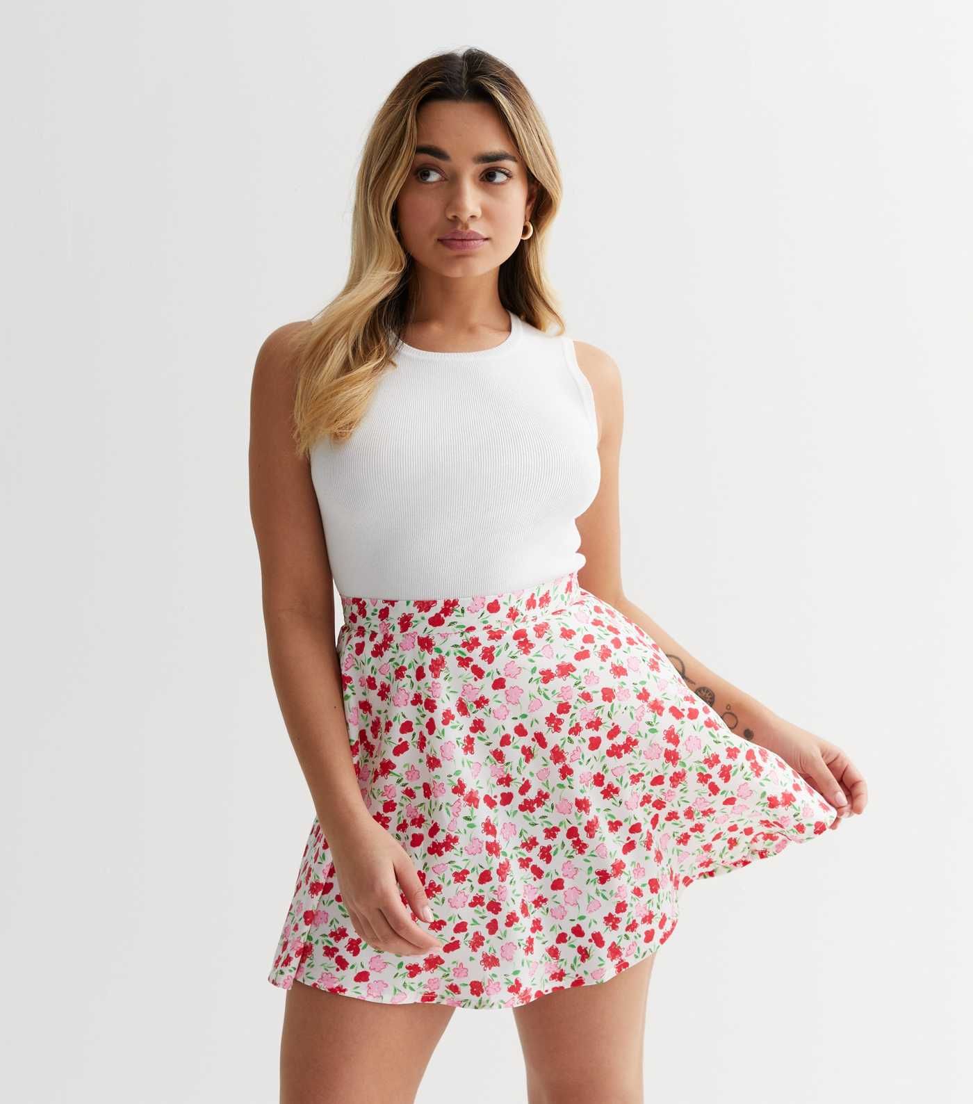 Petite White Ditsy Floral Flippy Skirt
						
						Add to Saved Items
						Remove from Saved It... | New Look (UK)