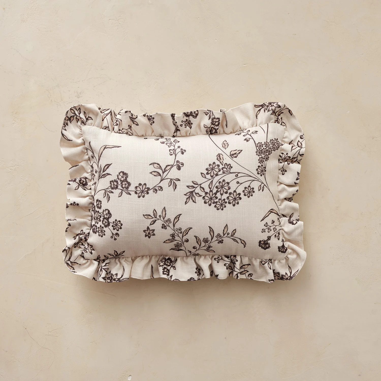 Medium Ruffle Pillow | Finley | House of Noa