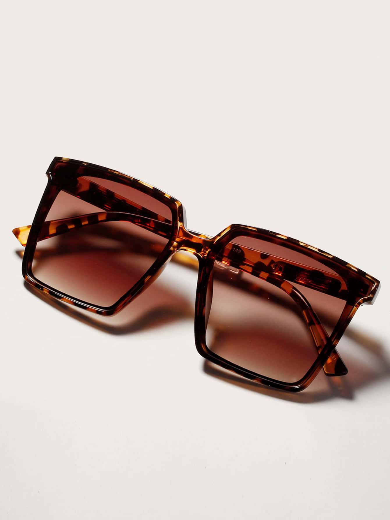1pair Leopard Frame Sunglasses With Case | SHEIN