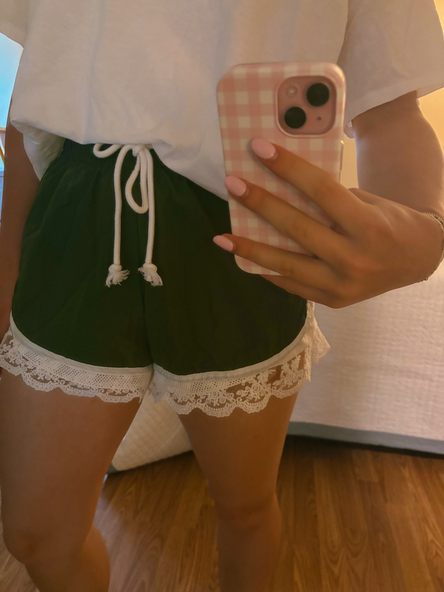 LOVE LOVE LOVE these shorts!! Perfect for a warm day or for going on a little walk!! I’m wearing a size S!! 🌳🍀💐