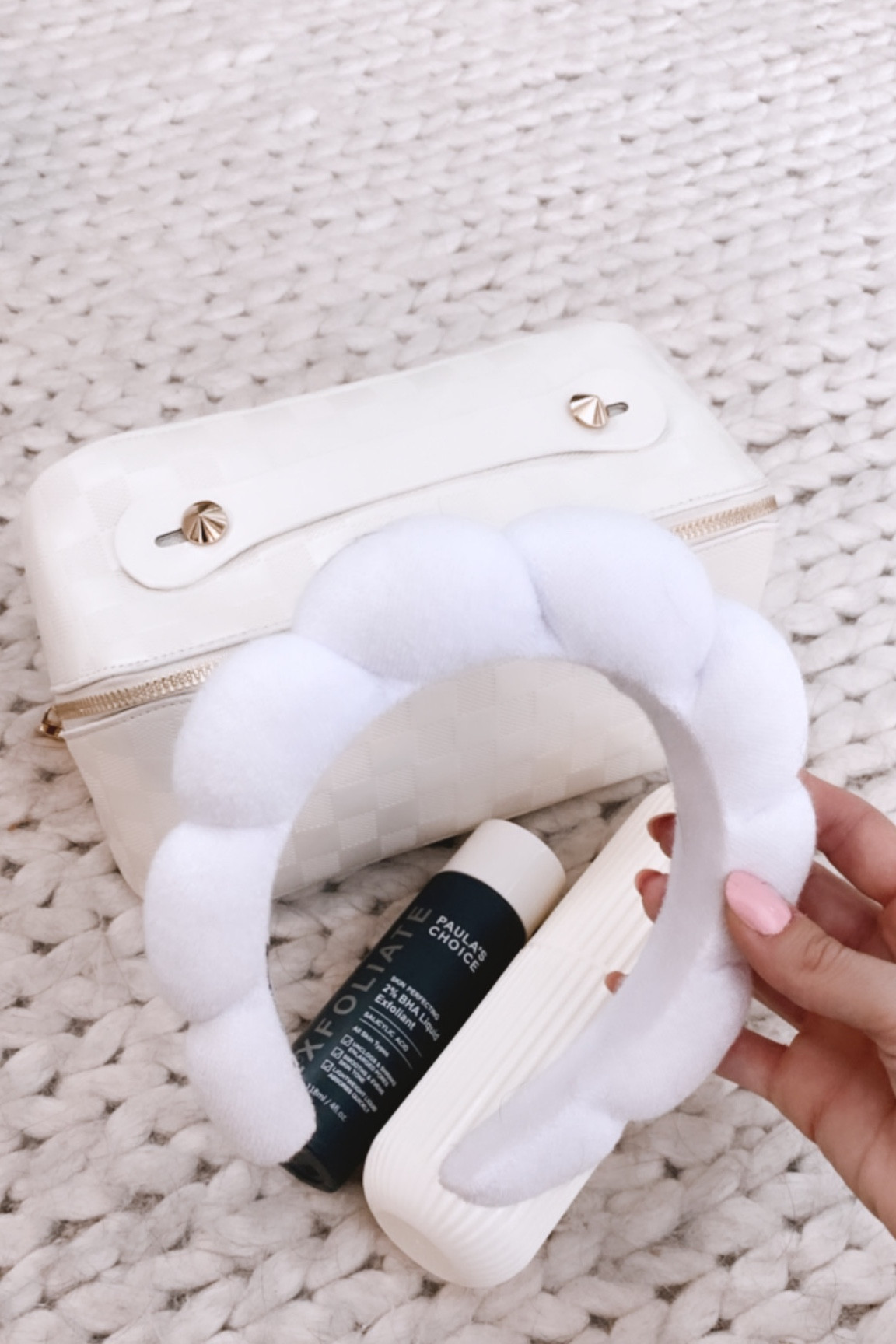 Recent Amazon order // prepping for my trip ✈️🤍✨

#travel #beauty #cosmeticbag #skincare #neutral #headband 

#LTKFind #LTKstyletip #LTKunder50