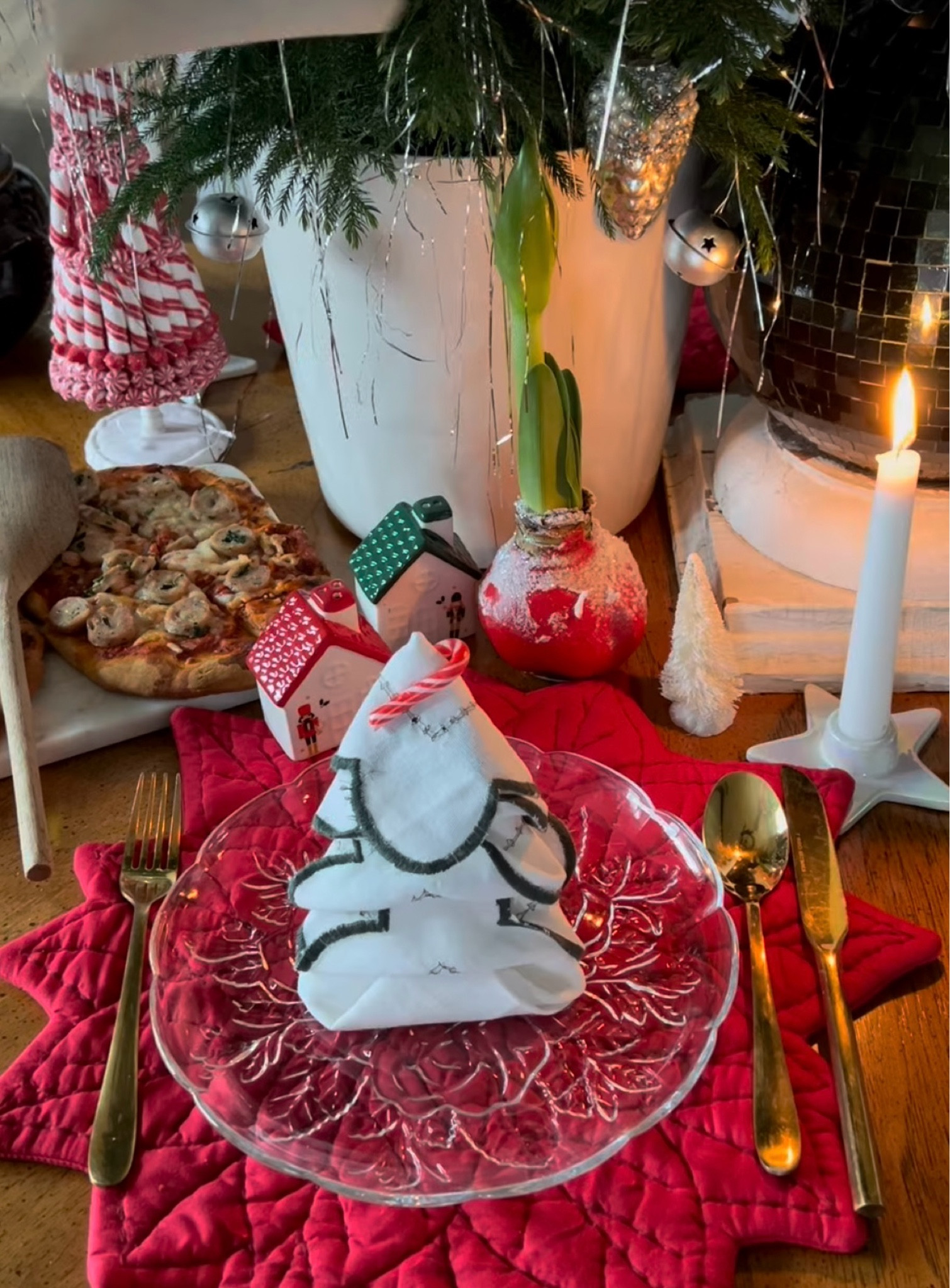 Christmas trees out of napkins!🎄❤️

#LTKHome #LTKSeasonal #LTKHoliday