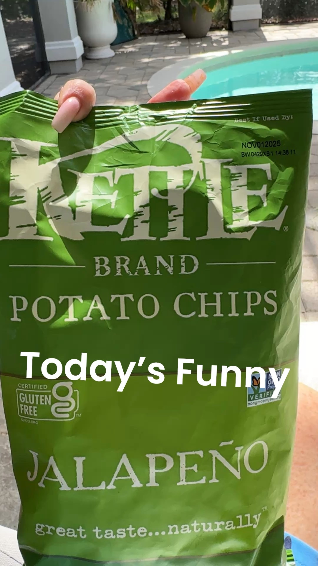 Snack goals 🌶️ Non-GMO, gluten-free… just don’t look at that white box with the nutrition facts 🤭

#SnackGoals #FunnyFoodie #SpicyLife #KettleChips #SnackBreak #LadyVTravelsEats

#LTKOver40 #LTKTravel