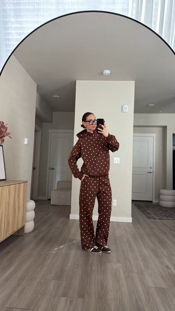 i'm 5'7 wearing size small
i kept the white one and wear the hoodie and pants separately too.  getting so many compliments when wearing!! linking my exact shoes too