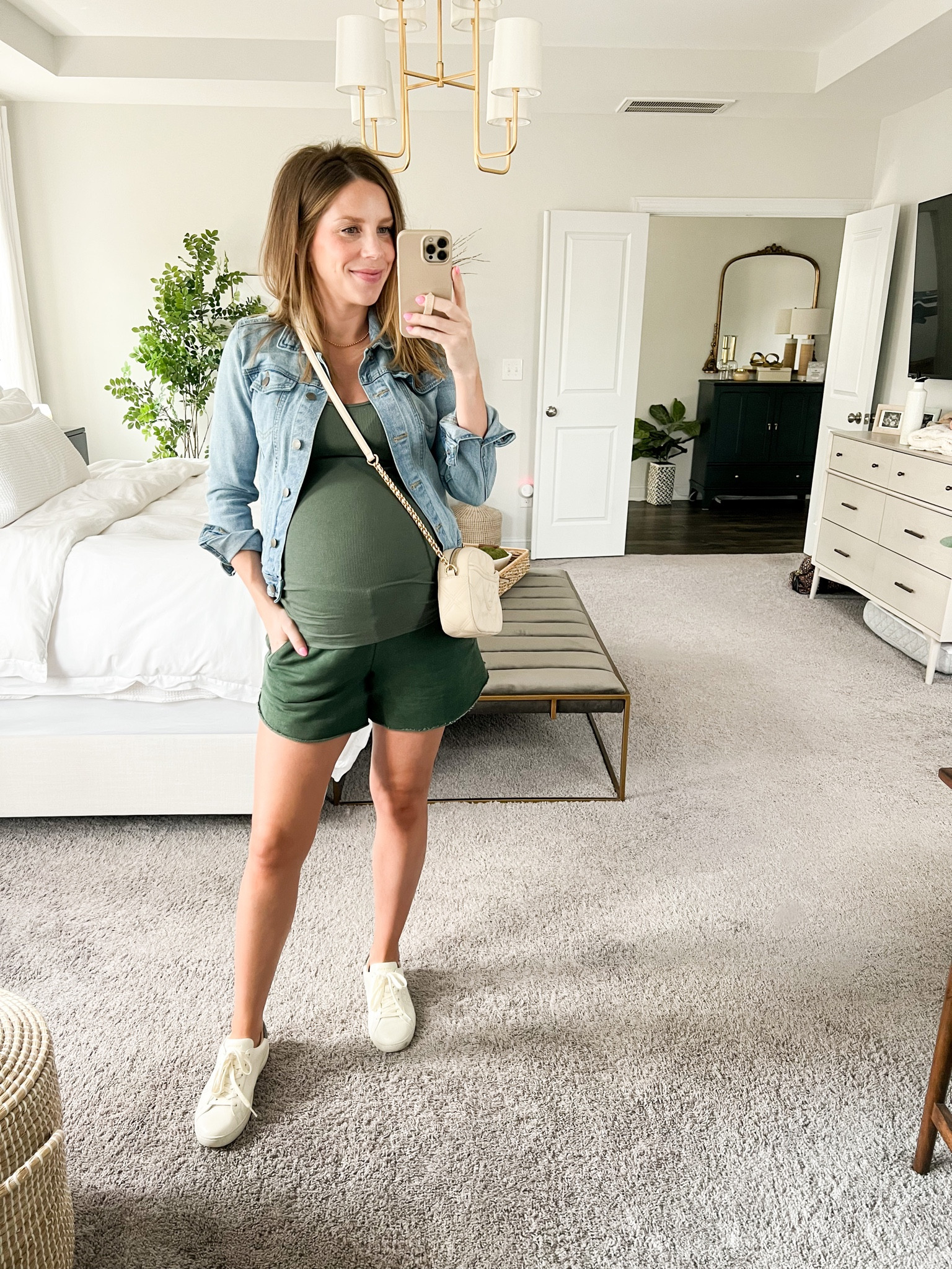Comfy & casual outfit at 8 months pregnant! 