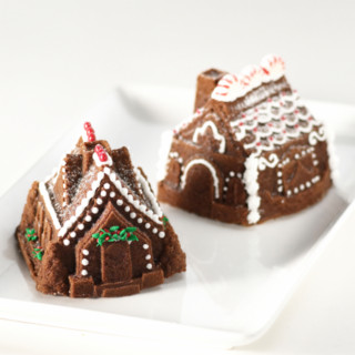 Nordic Ware Gingerbread House Duet Pan | Kroger