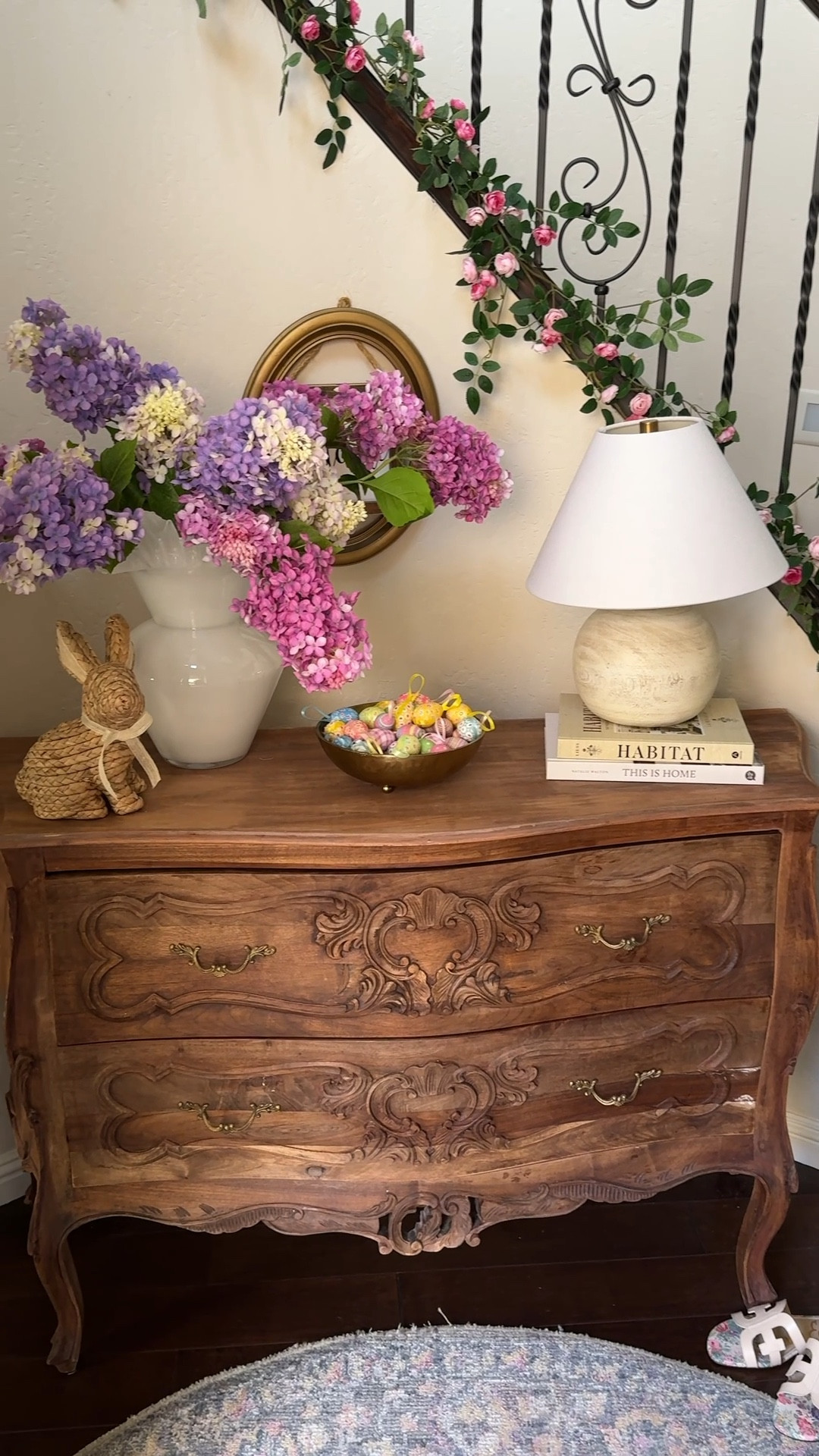 Spring entryway 🐇🌸🍃


#springhomedecor #springdecorating 

#LTKHome #LTKFindsUnder50