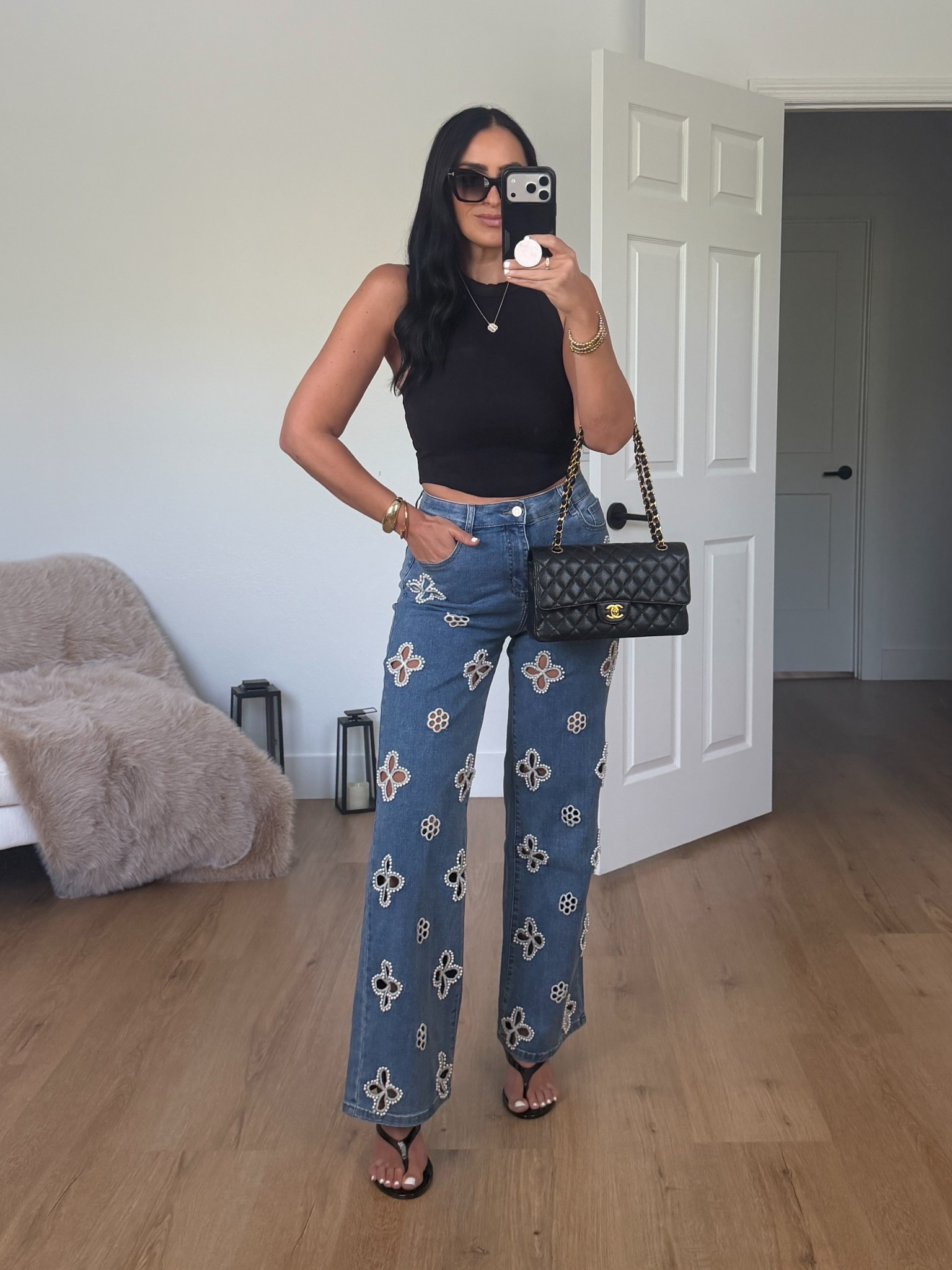 Vitamin a black daybreak essentials crop tank wearing size small 

The noli shop Kaia pearl high rise jeans wearing size 27