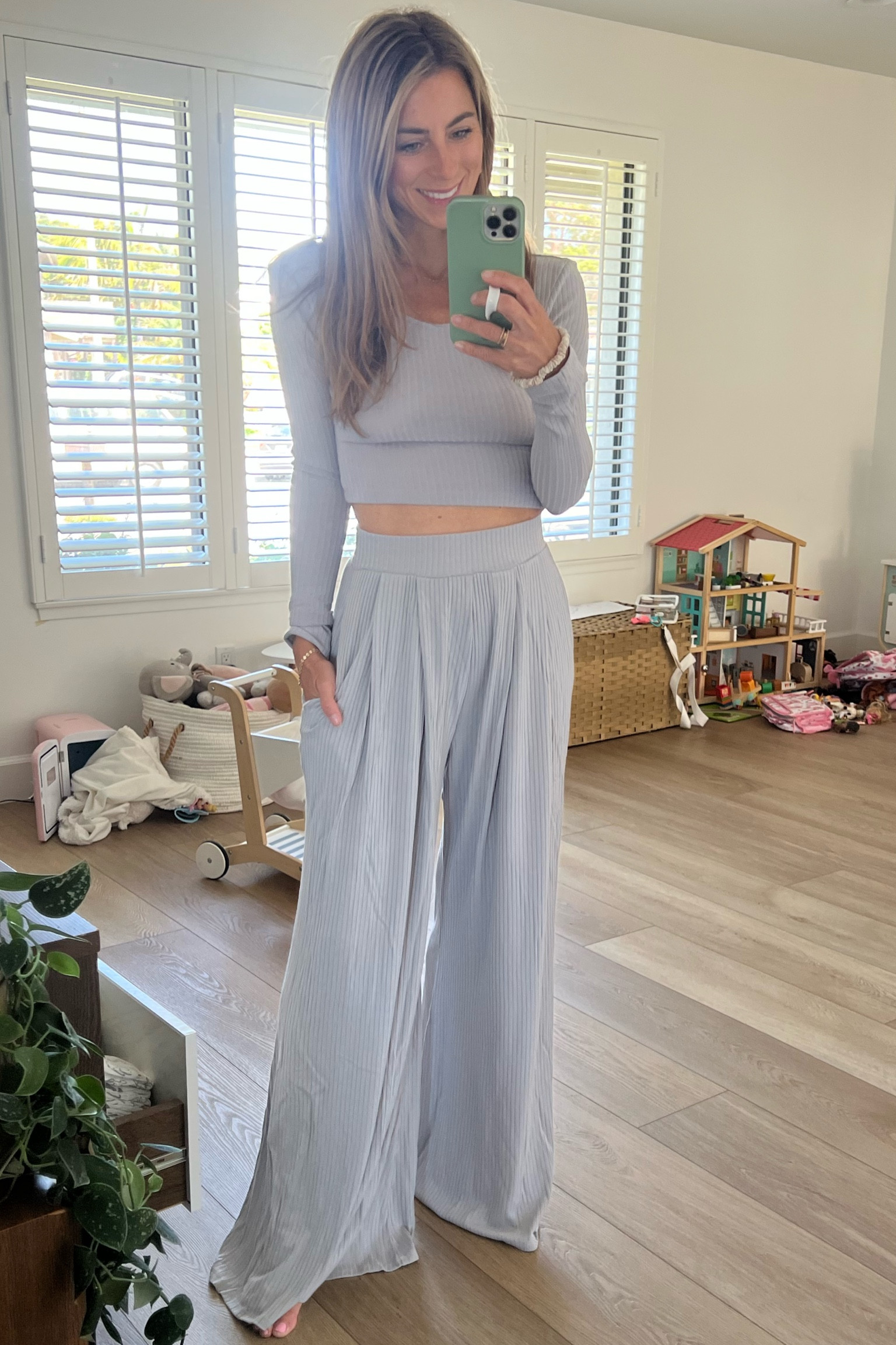 My second lain snow sweat suit. I’m
Obsessed, ribbed cropped top, ribbed high waisted wide leg pants. I have this in the teal color too. I love wearing for travel, casual brunch, running errands. I’m wearing a size XS top & size small bottoms. They’re very long.

Travel outfit, sweat suits, sets, matching sets, cute outfits

#LTKFind #LTKfit #LTKtravel