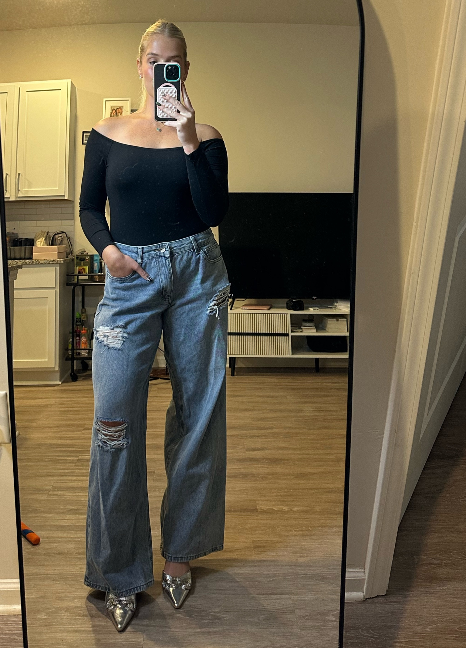 Nuuds off the shoulder body suit & these silver Dolce Vita heels😙🤌🏼

#LTKShoeCrush #LTKBeauty #LTKFindsUnder100