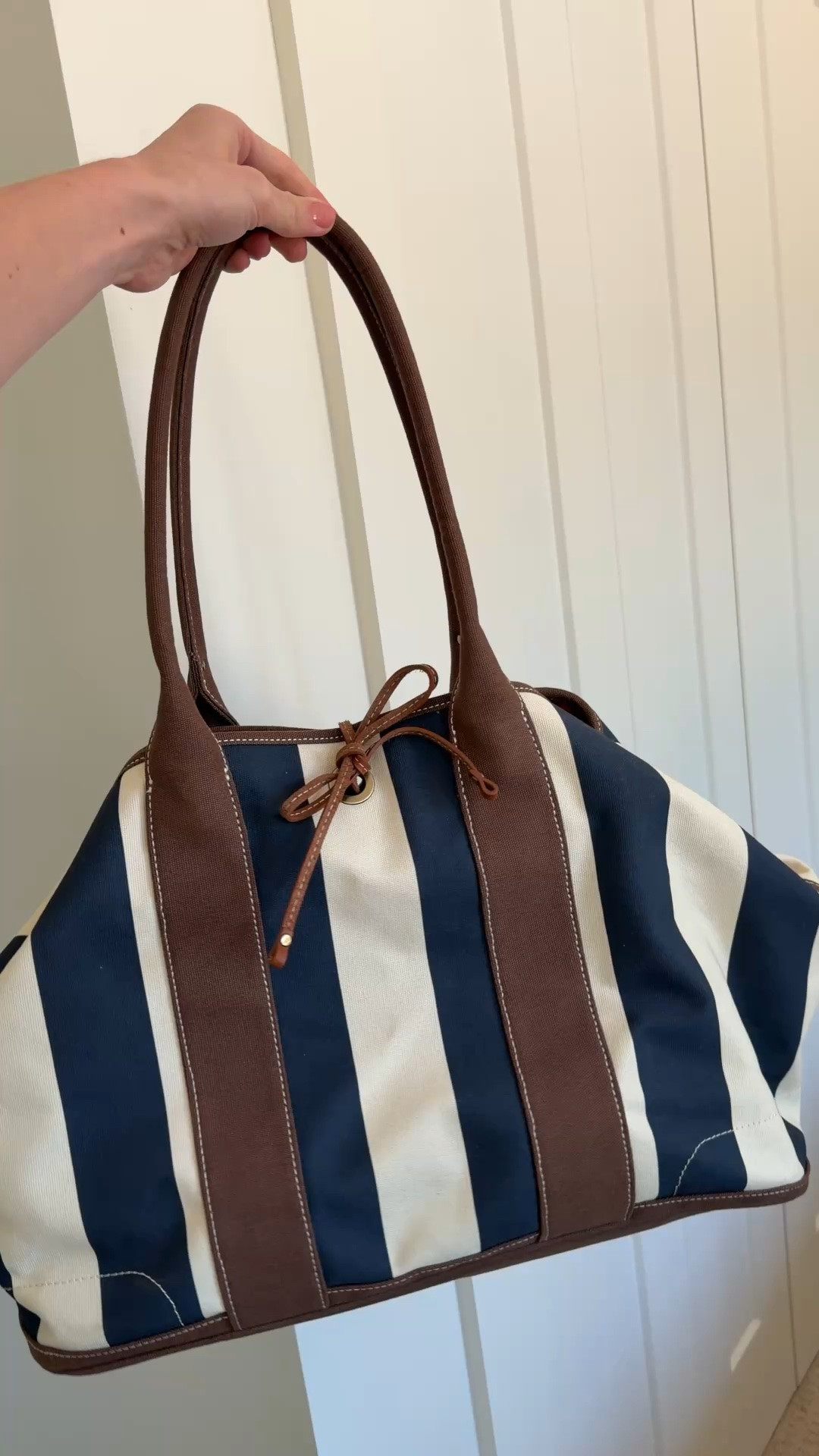 Everyone’s favorite bag is baaaack! @jcrew  1998 Montauk Tote is here and I am in love. Whether you’re going to the beach, off to the lake or going to the farmers market on the weekend, this tote is for you. I have been using it for the beach and as an everyday bag. #ad #injcrew

#LTKootd #LTKSaleAlert #LTKActive