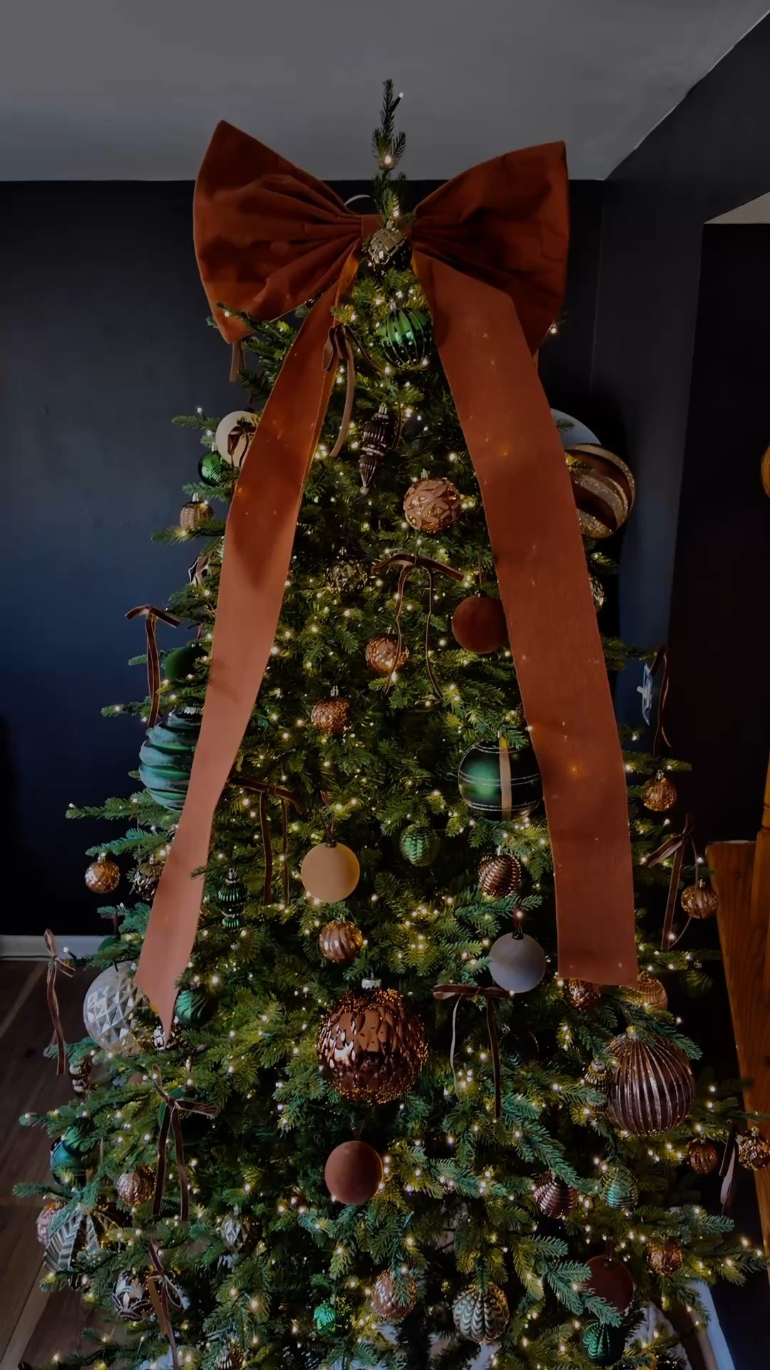 OBSESSED! These earth tones and viral Grand Duchess is all one needs. 😍 Twinkle, twinkle festive glow… this tree is stealing the whole show 🎄✨

#LTKCyberWeek #LTKHoliday #LTKSeasonal