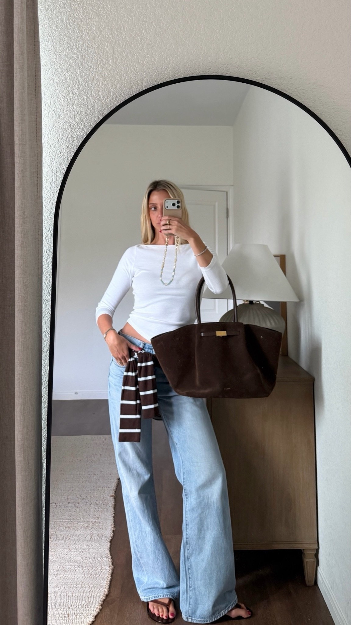 top is sold out in white, but linking the black because I’m obsessed with this top !!!