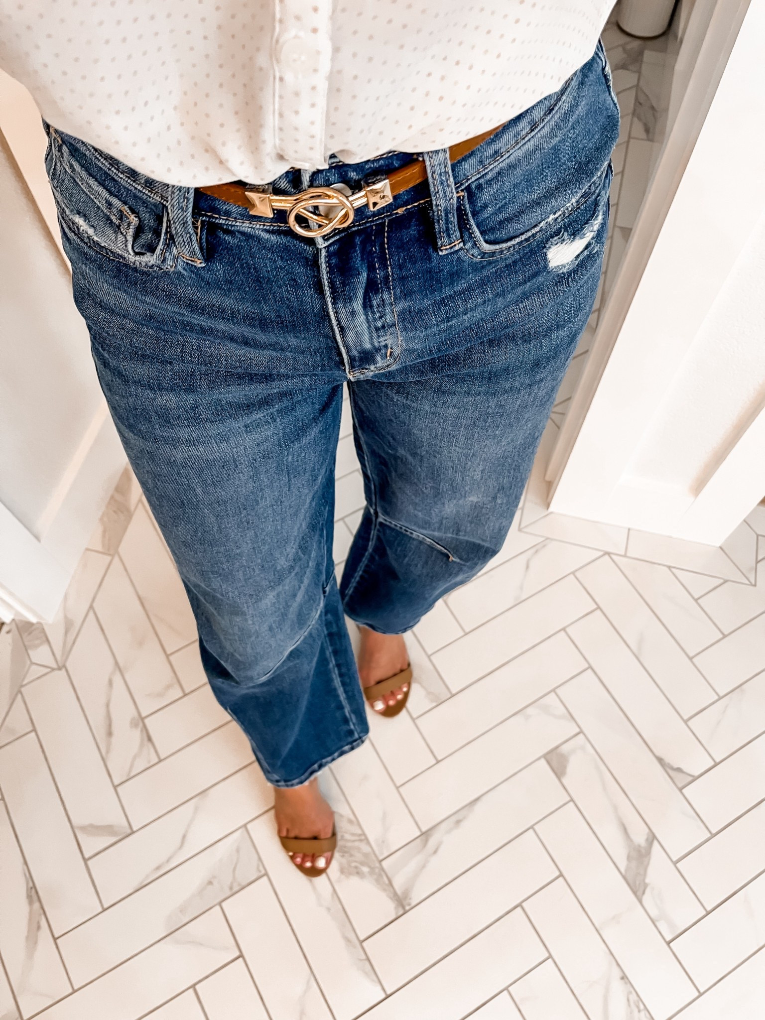 Casual business outfit.

Blouse, jeans, thin belt and heels.

#LTKWorkwear #LTKootd #LTKPetite