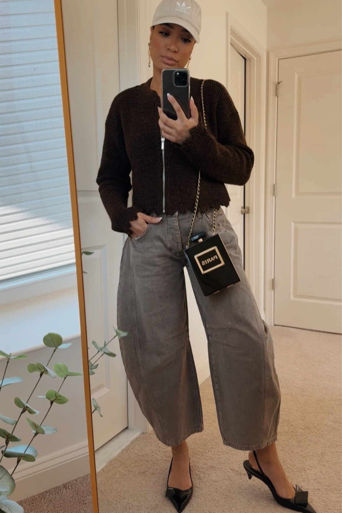 Outfit of the day
Barrel jeans
Prada heels
Amazon fashion


#LTKstyletip