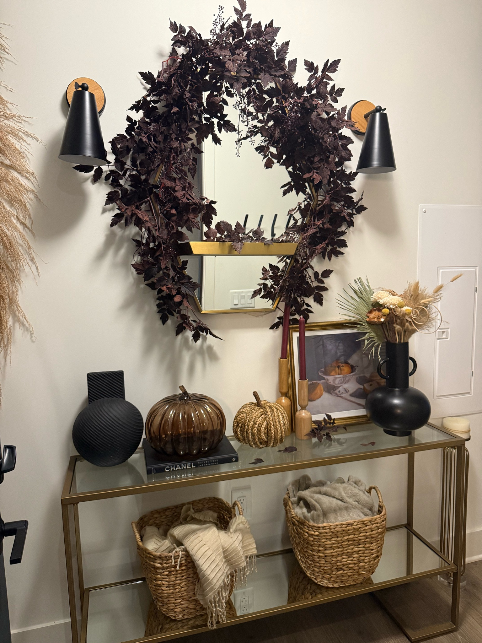 I am obsessed with my entry way 🍁🍂😍