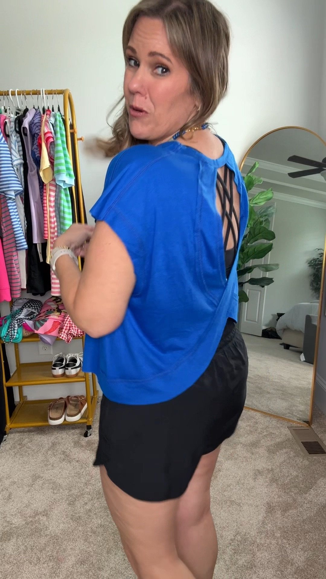 This workout shirt is going viral for a reason and I totally get why! 😍🔥 The fit, the fabric, the way it moves — it’s giving everything it’s supposed to give! 

#ViralWorkoutShirt #GymOutfit #WorkoutOOTD

#LTKootd