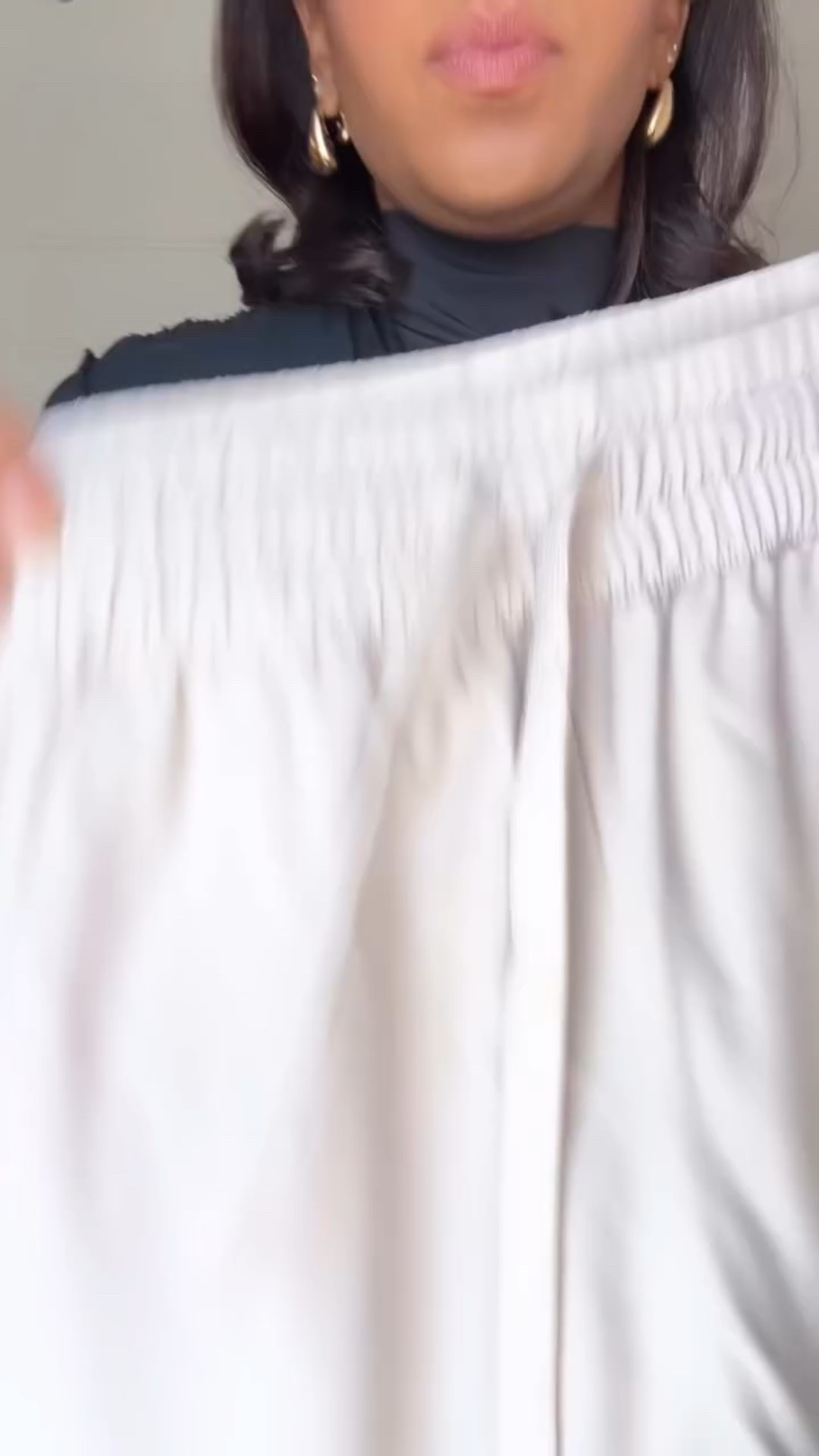 Guys these little flats are the most comfortable thing ever!!!!! 😍

Btw loving this transitional fall weather and excited for all the fits I’ll be wearing during my time in NJ! 😍

#grwm #ootd #fashion #momfit #fashionmom