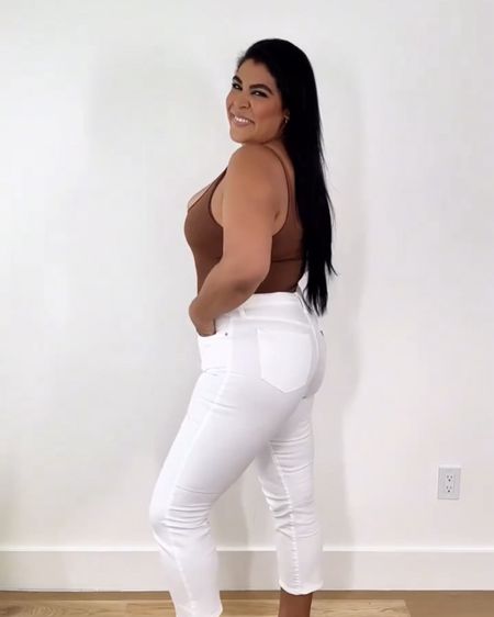 viral millennial jeans but in white for spring & summer from amazon! I don’t usually like white jeans, but I love these ones — they have a light stretch, are straight leg, a button fly for extra support, & they have plus size! I wear a size 32 as 5’9” 38D size 12/xl 👖🤍


#LTKMidsize #LTKFindsUnder100 #LTKSaleAlert