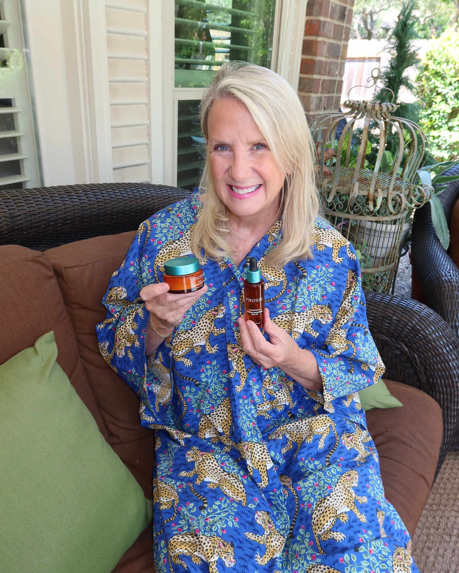 Achieved a major glow up using this science-backed luxury skincare duo from @Phosis.skincare! These products strengthened and nourished my skin! Perfect for perimenopause and beyond. If you are looking for smoother skin, renewed radiance, refined texture and improved suppleness, give the luminous Ultrafine Revitalizing face oil and Calm Deep Hydration Restorative Cream a try! 


#ad #phosisskincare #skincare #luxurybeautyproducts 
#returntoradiance #loveyourskin #feelamazingatanyage